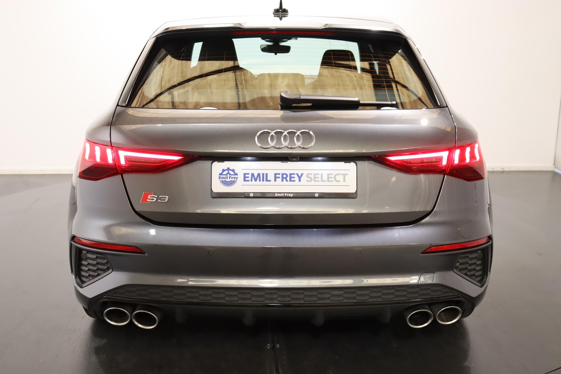 AUDI S3 Sportback 2.0 TFSI quattro S-Tronic-showroom-element-3