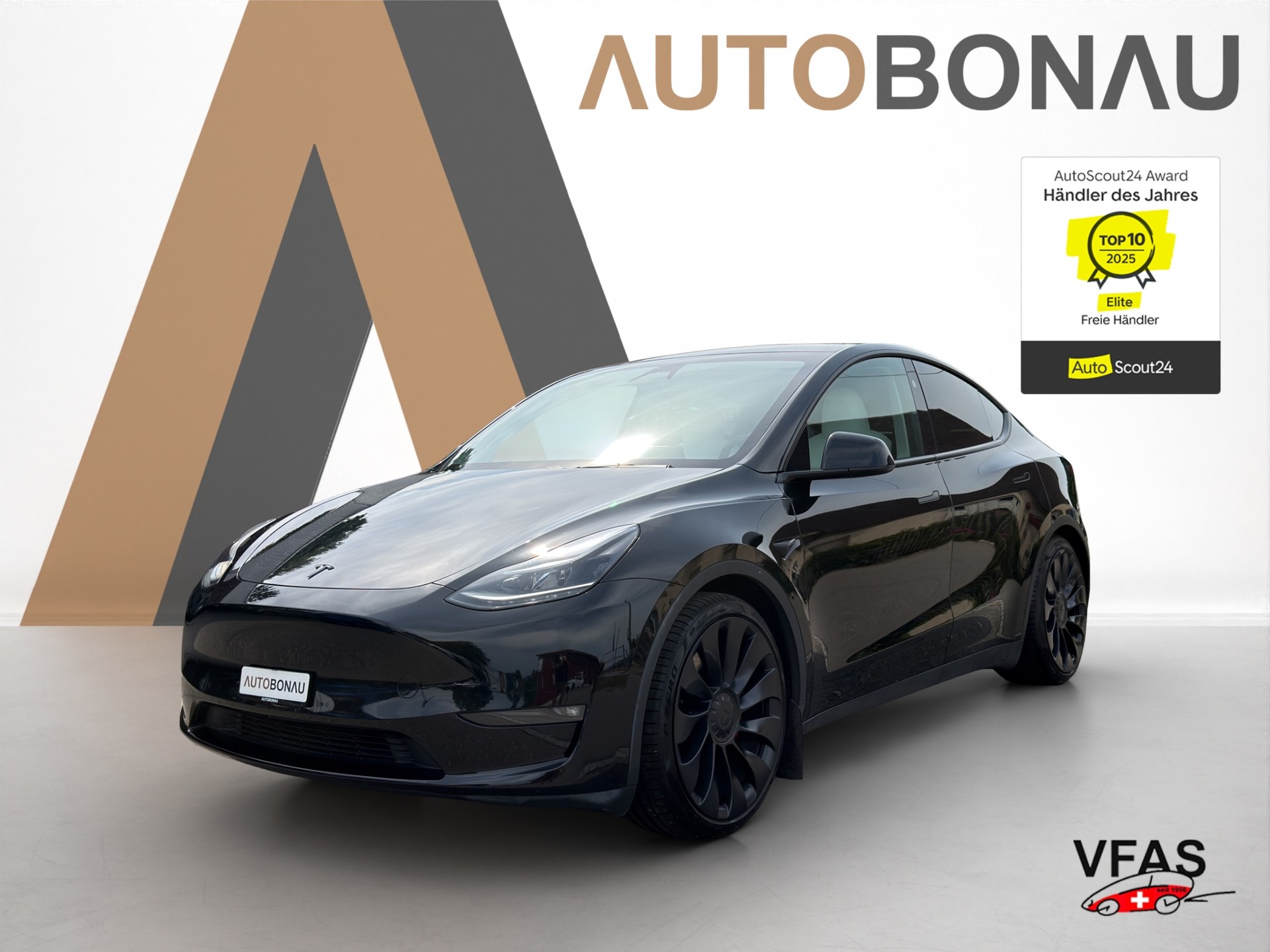 TESLA Model Y Performance D SOC 95.5% Weisses Interieur
