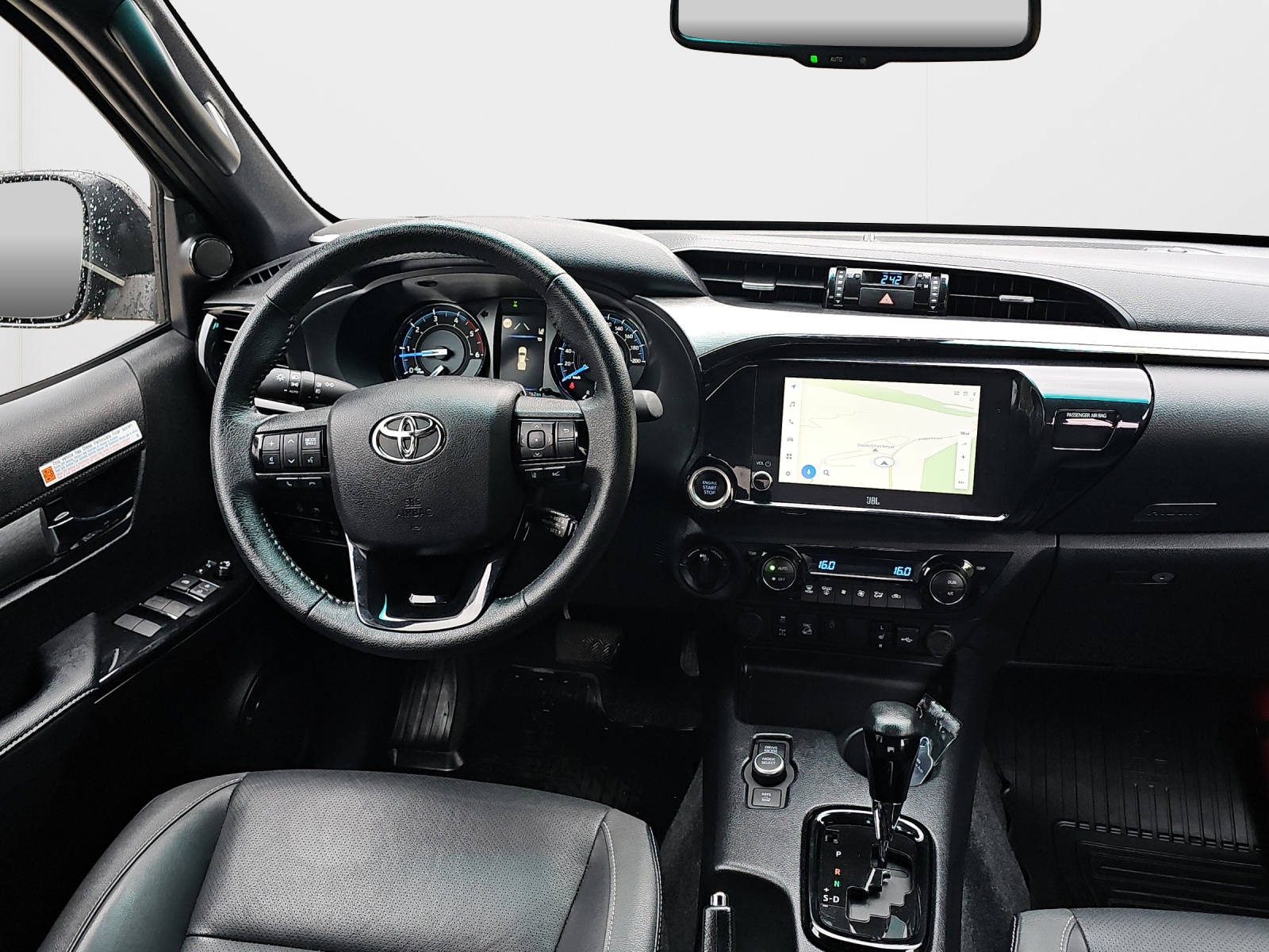 TOYOTA Hilux 2.8D-4D MHEV Invincible Double Cab 4x4 A-image-16