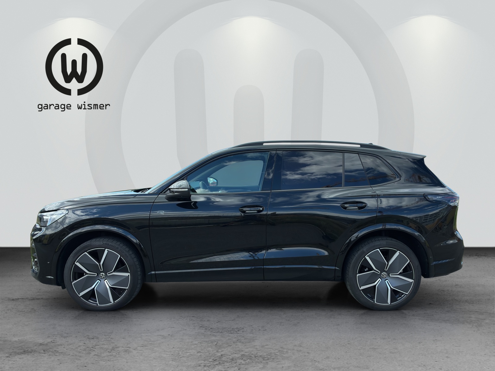 VW Tiguan 2.0 TSI DSG R-Line Plus 4Motion-showroom-element-1
