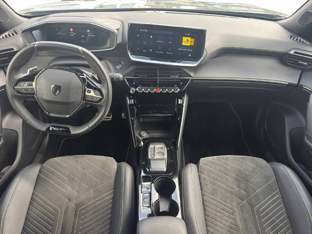 PEUGEOT 2008 1.2 Hybrid 145 GT-image-14