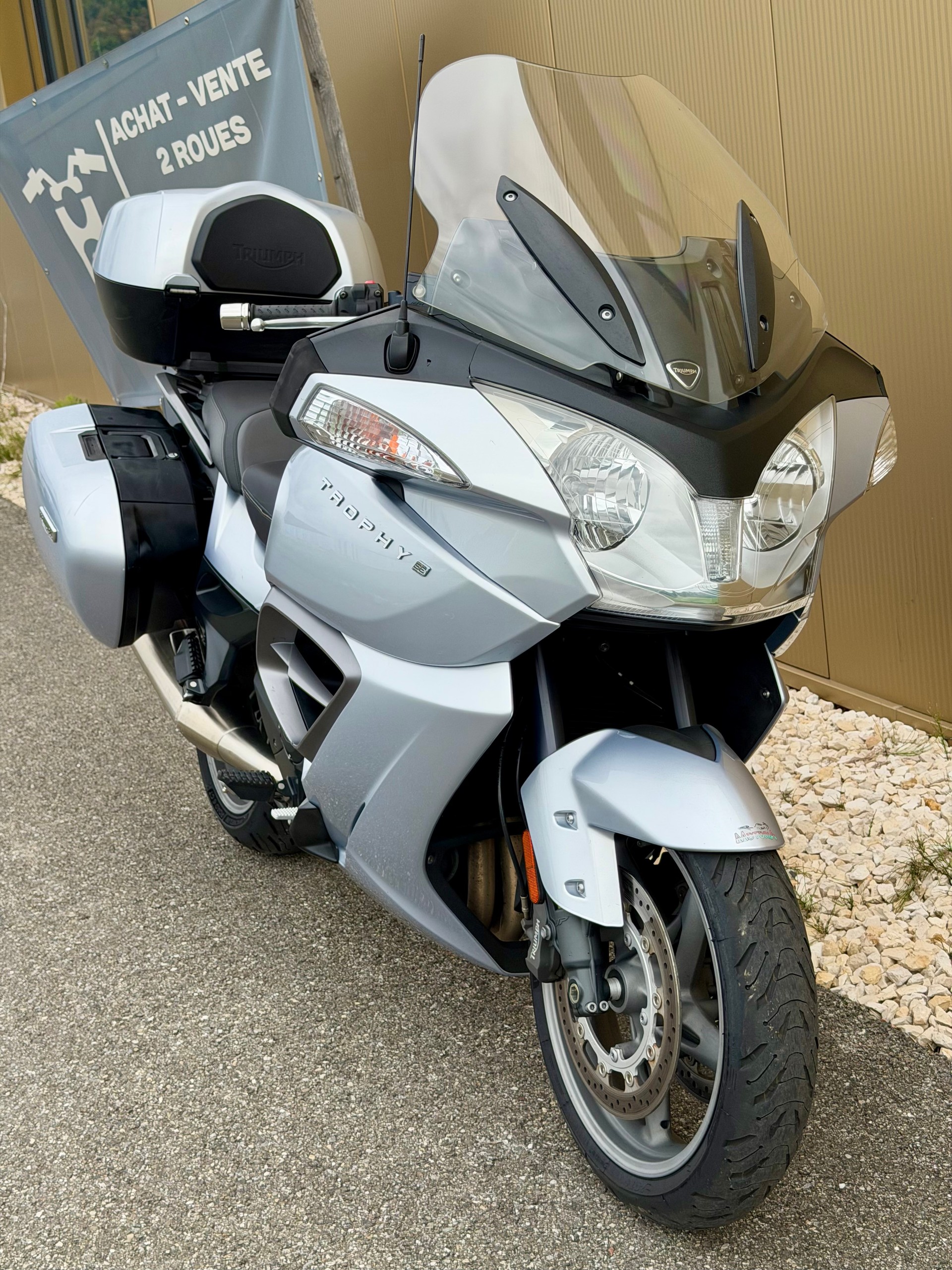 TRIUMPH Trophy 1200 SE ABS-image-2