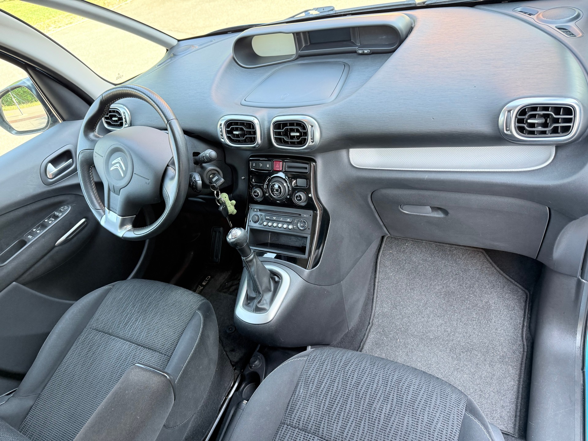 CITROEN C3 Picasso 1.4i 16V Exclusive-image-18