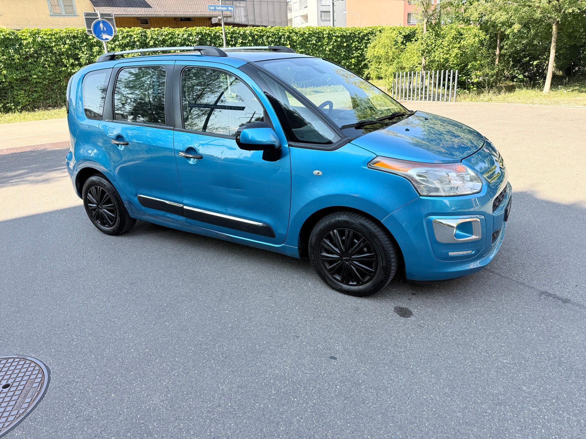 CITROEN C3 Picasso 1.4i 16V Exclusive-image-4