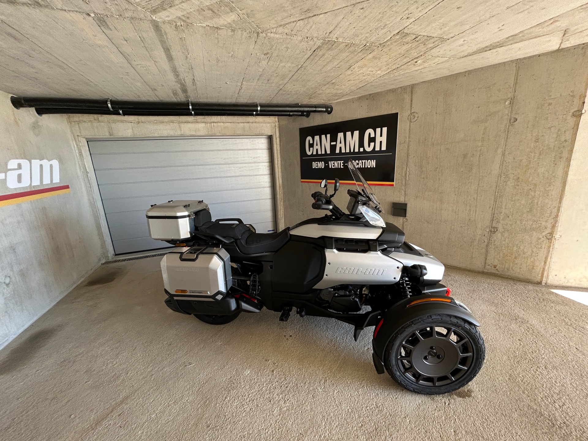 CAN-AM XT-image-2