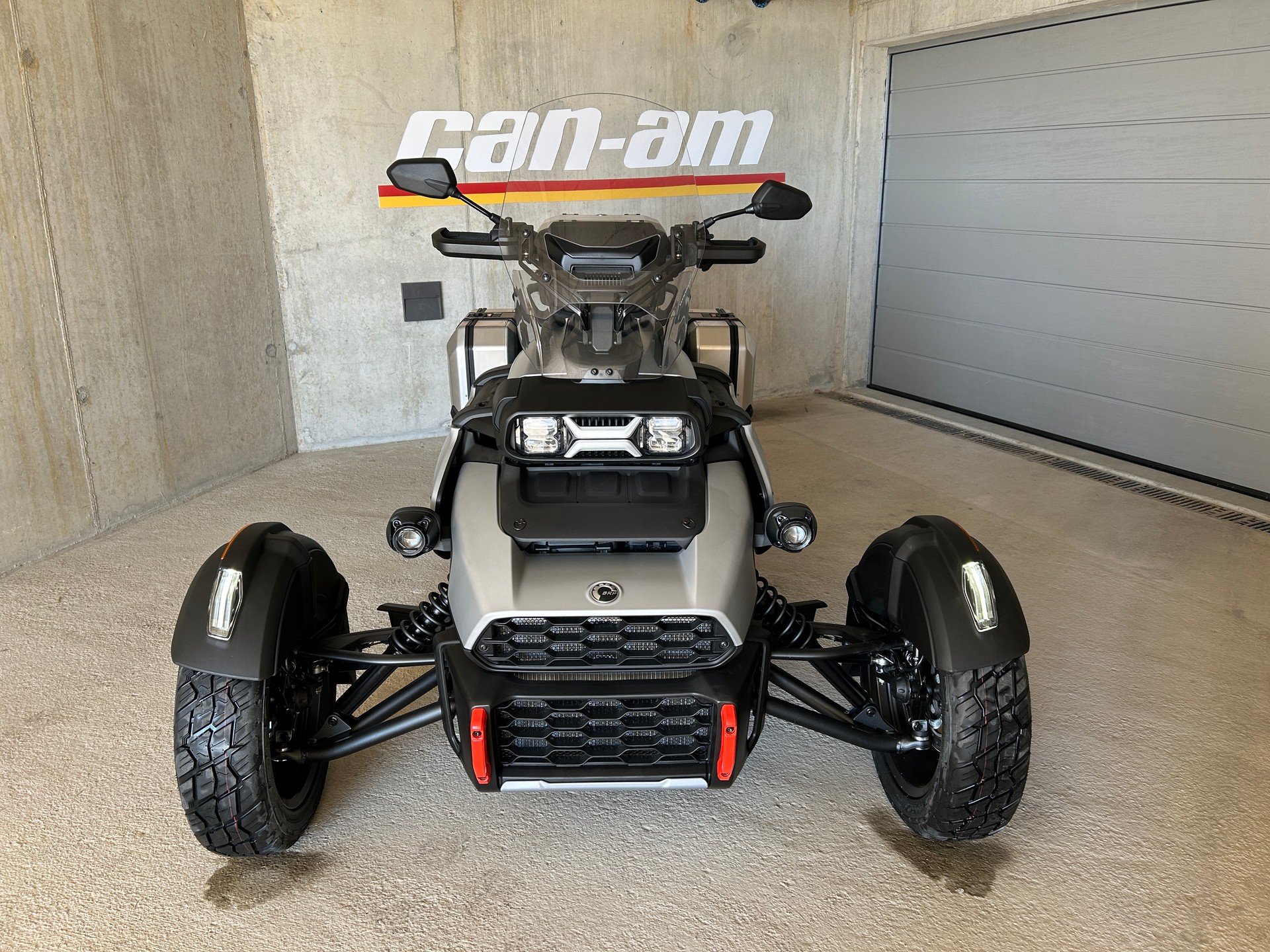 CAN-AM XT-image-1
