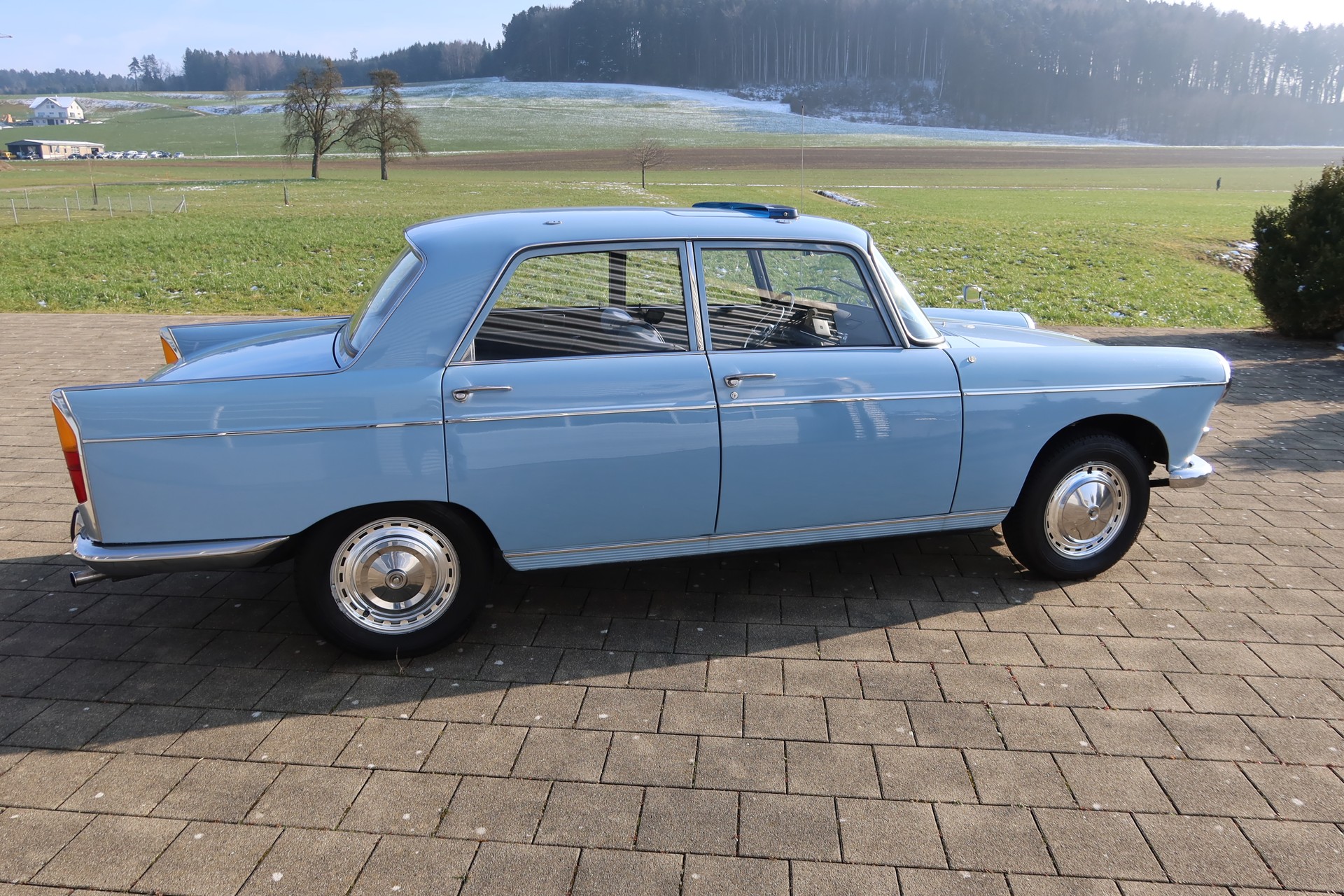 PEUGEOT 404-image-1