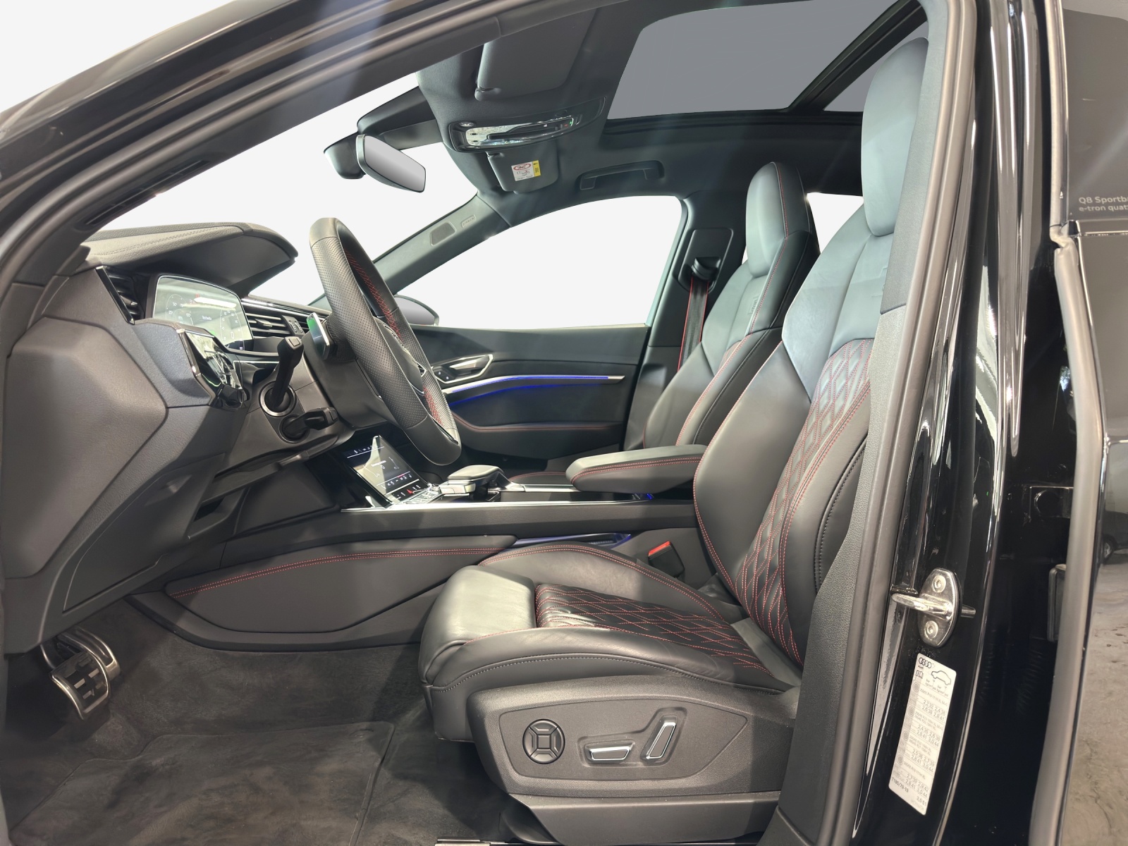 AUDI Q8 Sportback 55 e-tron Black Edition quattro-image-8