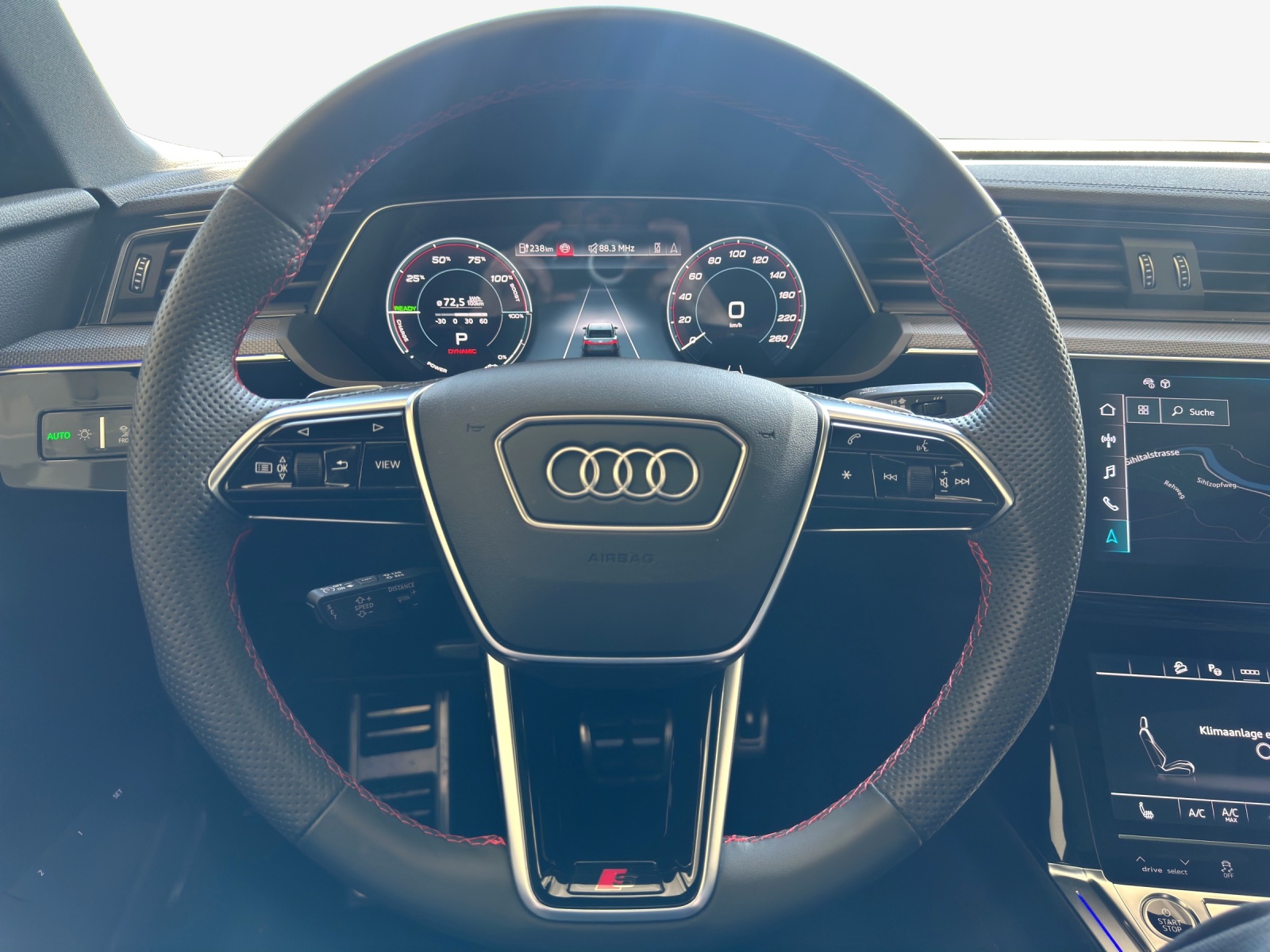 AUDI Q8 Sportback 55 e-tron Black Edition quattro-image-10