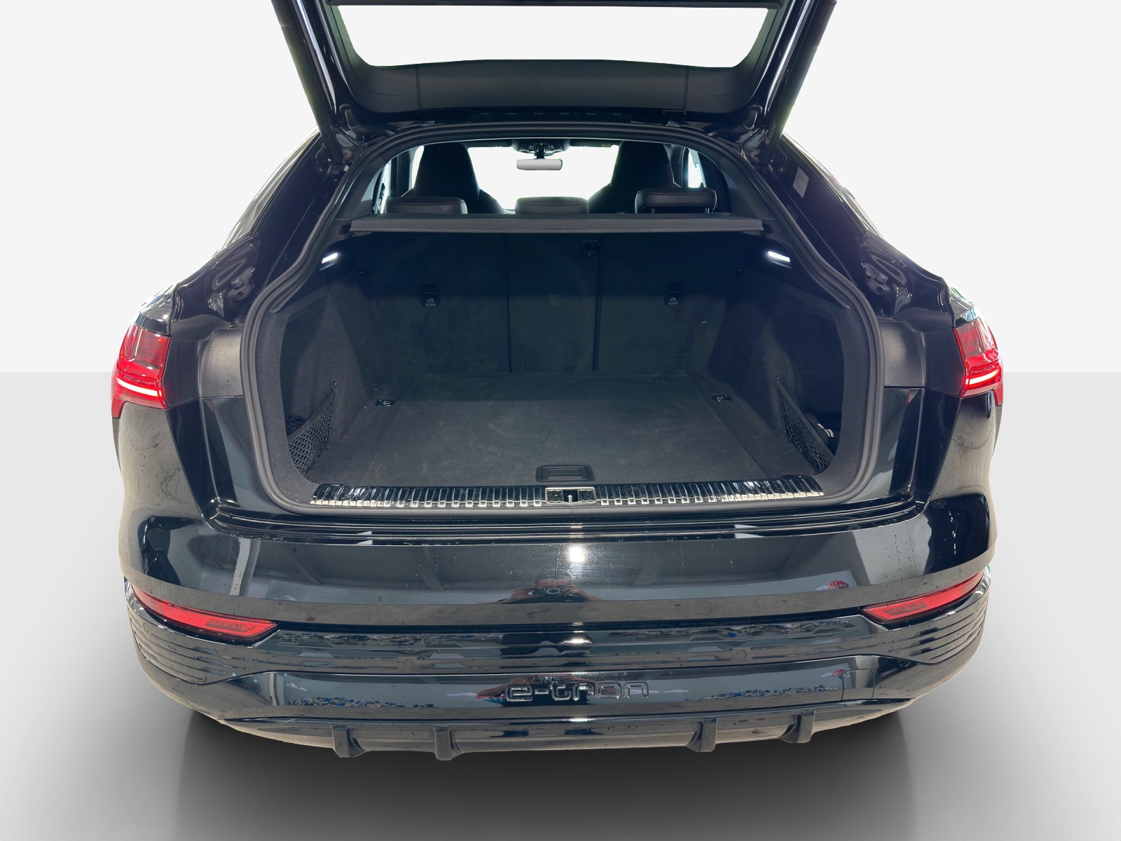 AUDI Q8 Sportback 55 e-tron Black Edition quattro-image-13
