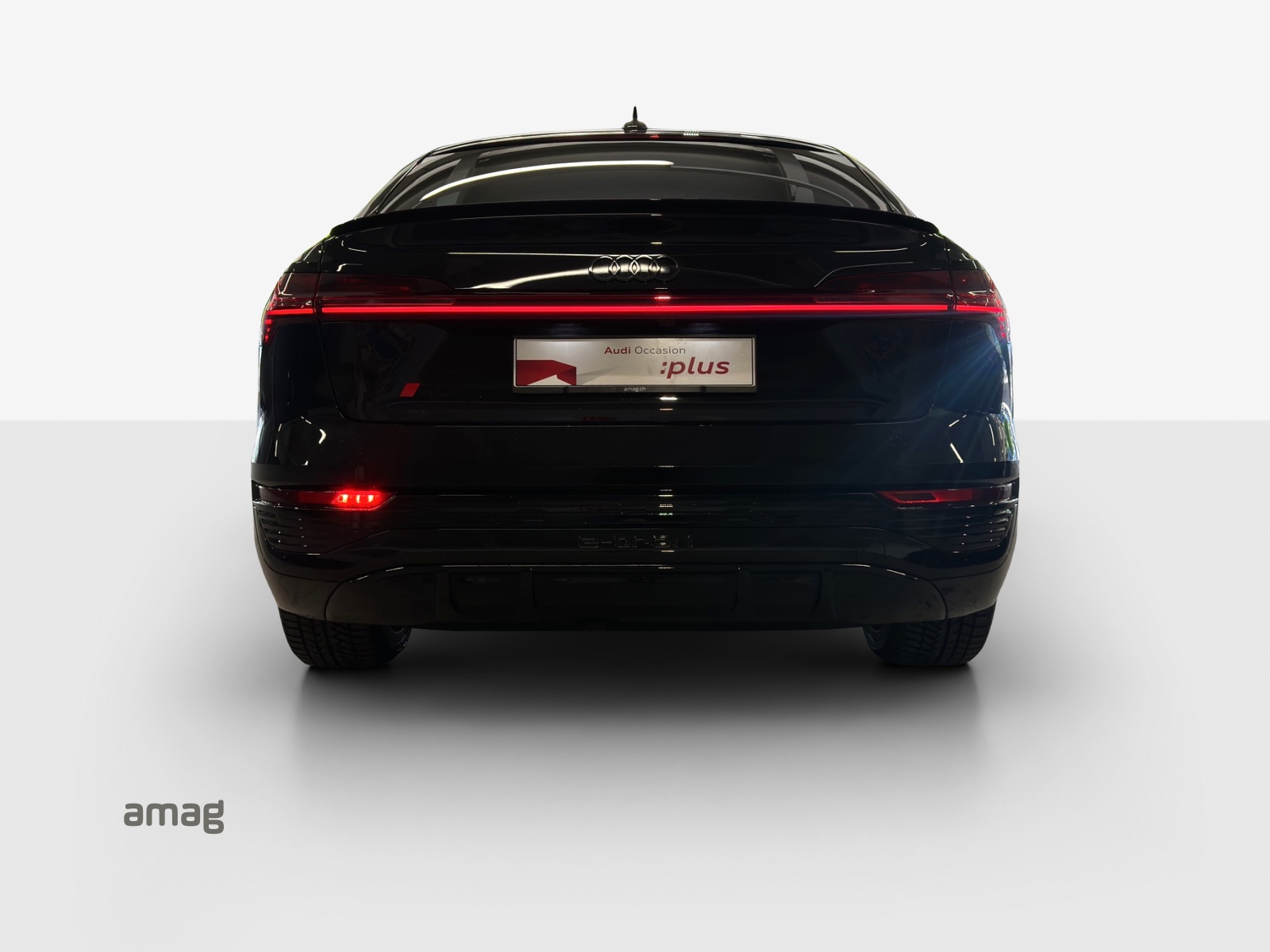 AUDI Q8 Sportback 55 e-tron Black Edition quattro-image-4