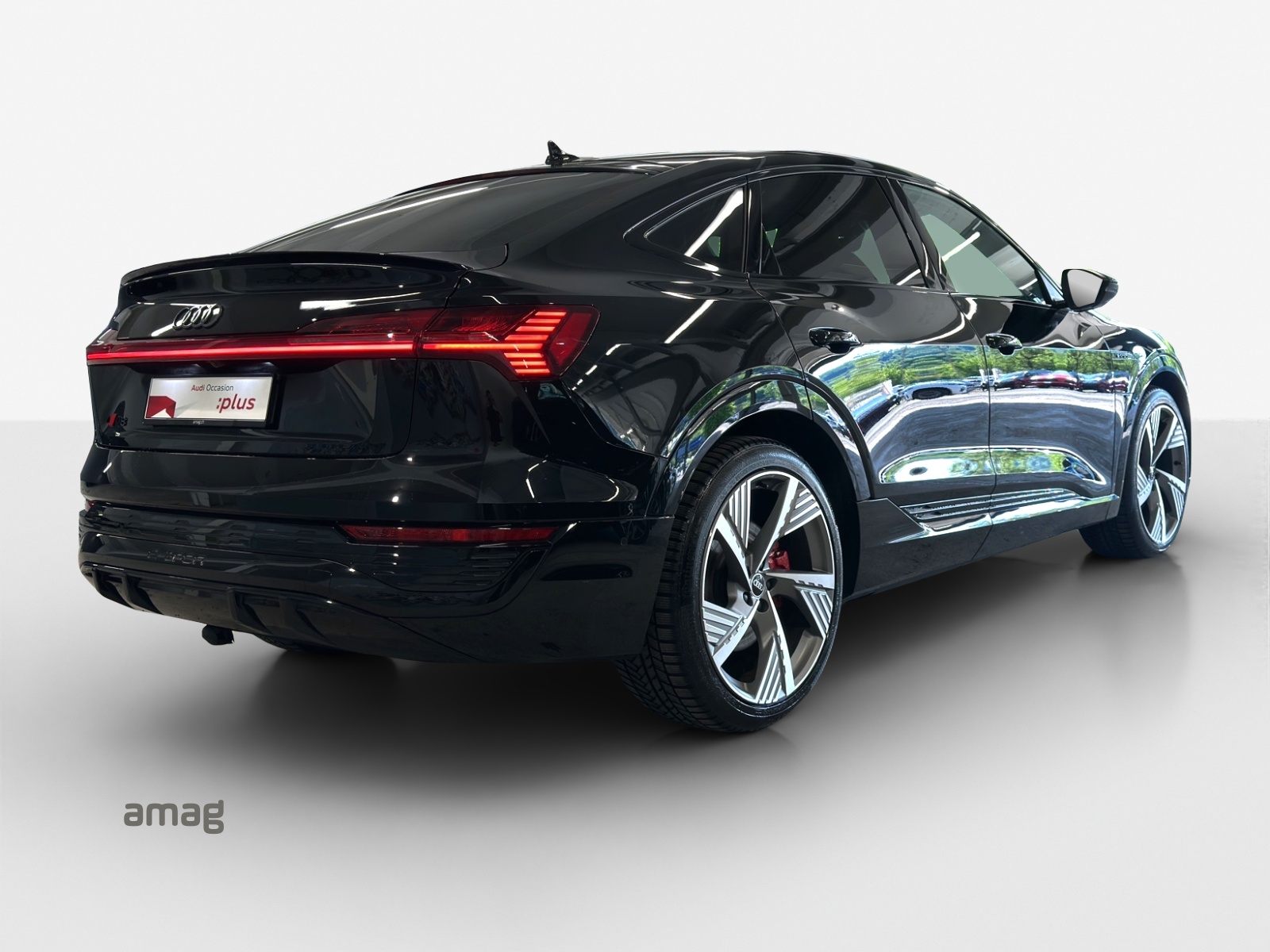 AUDI Q8 Sportback 55 e-tron Black Edition quattro-image-5
