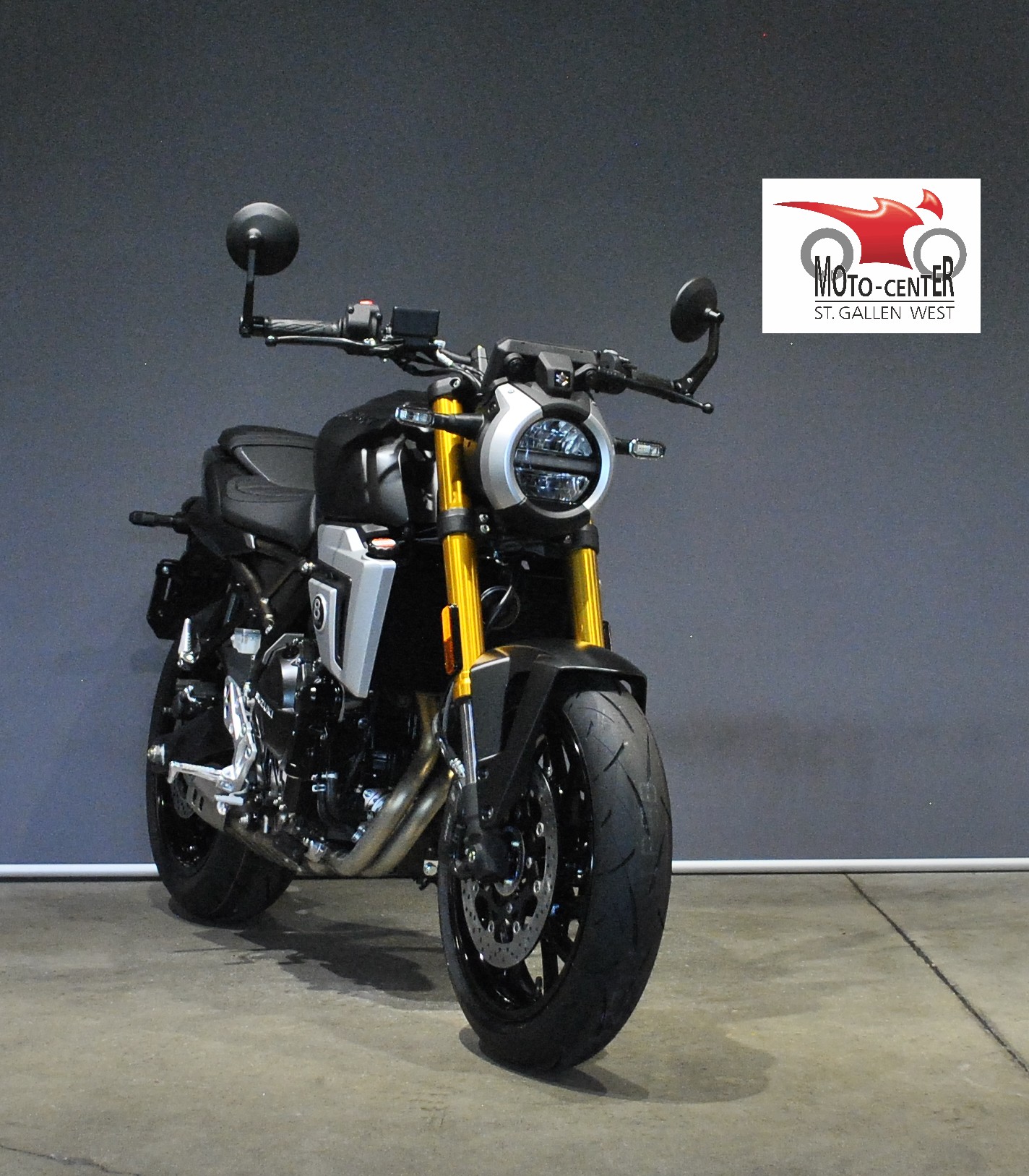 SUZUKI GSX-8T
