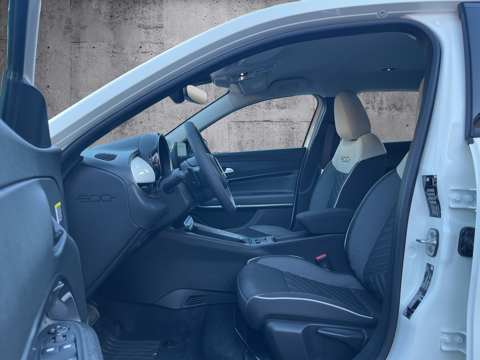 FIAT 600 1.2 Hybrid SWISS EDITION-image-8