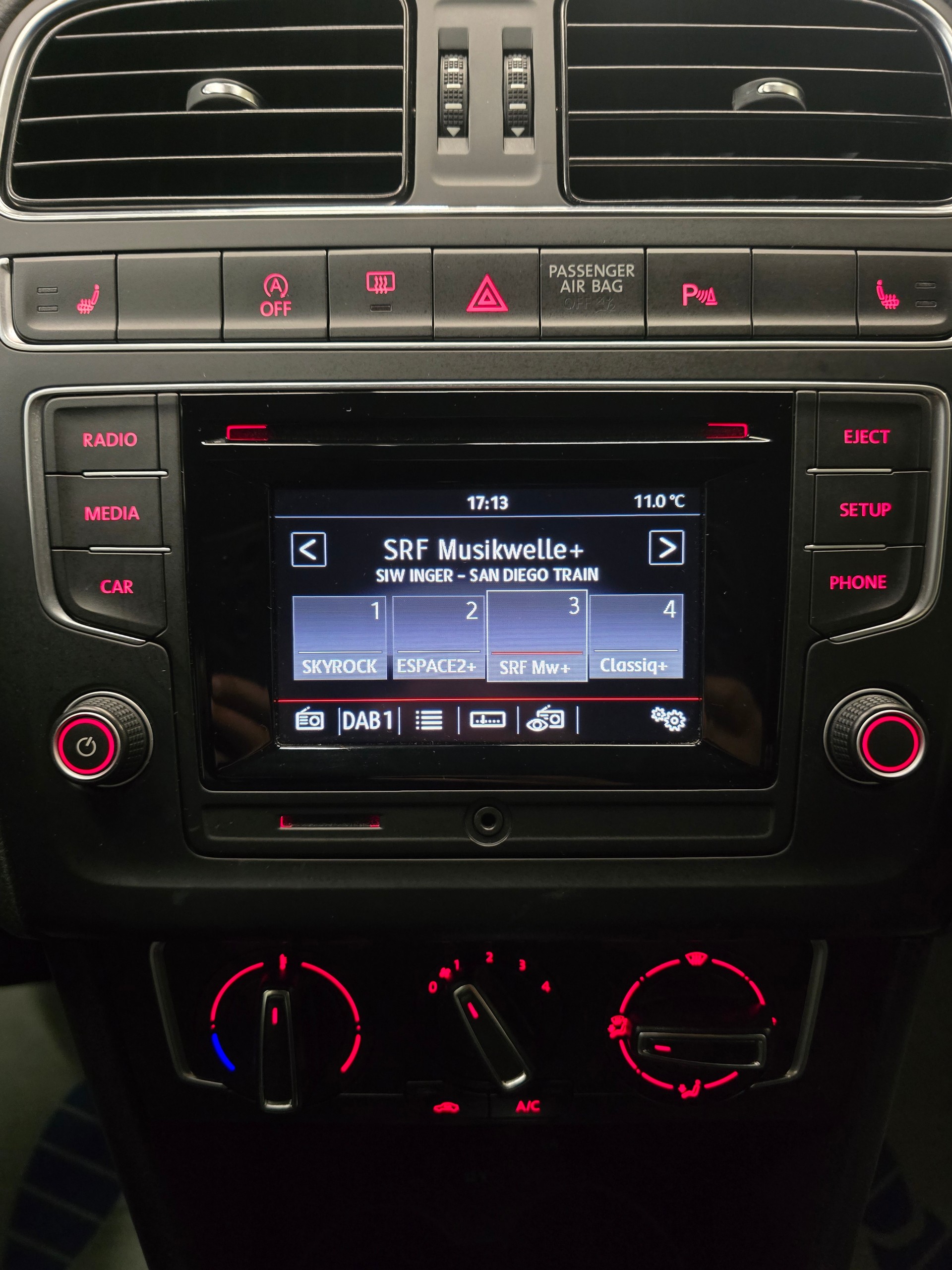 VW Polo 1.2 TSI BMT Allstar DSG-image-15