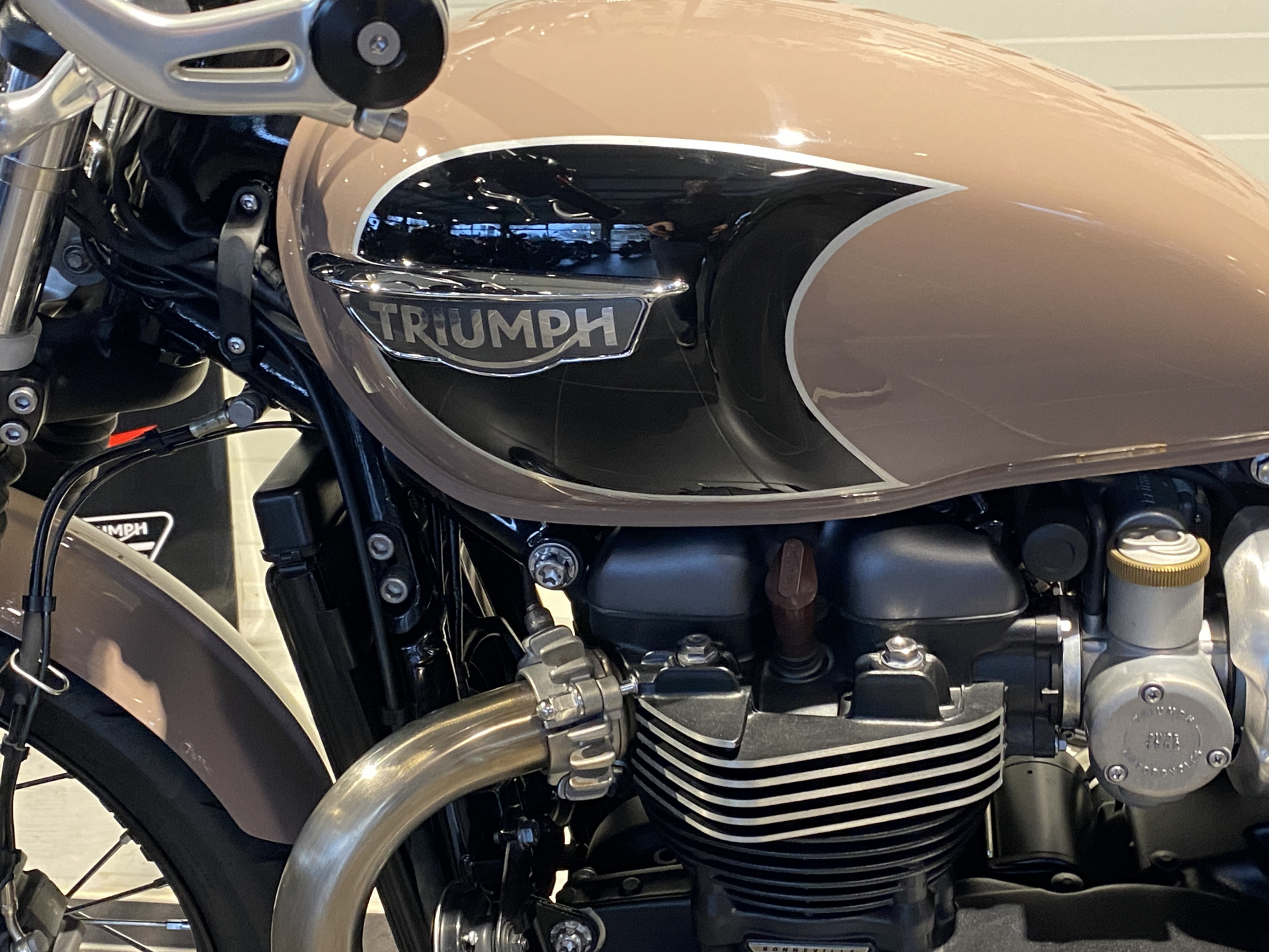 TRIUMPH Bonneville Bobber Black 1200-image-7