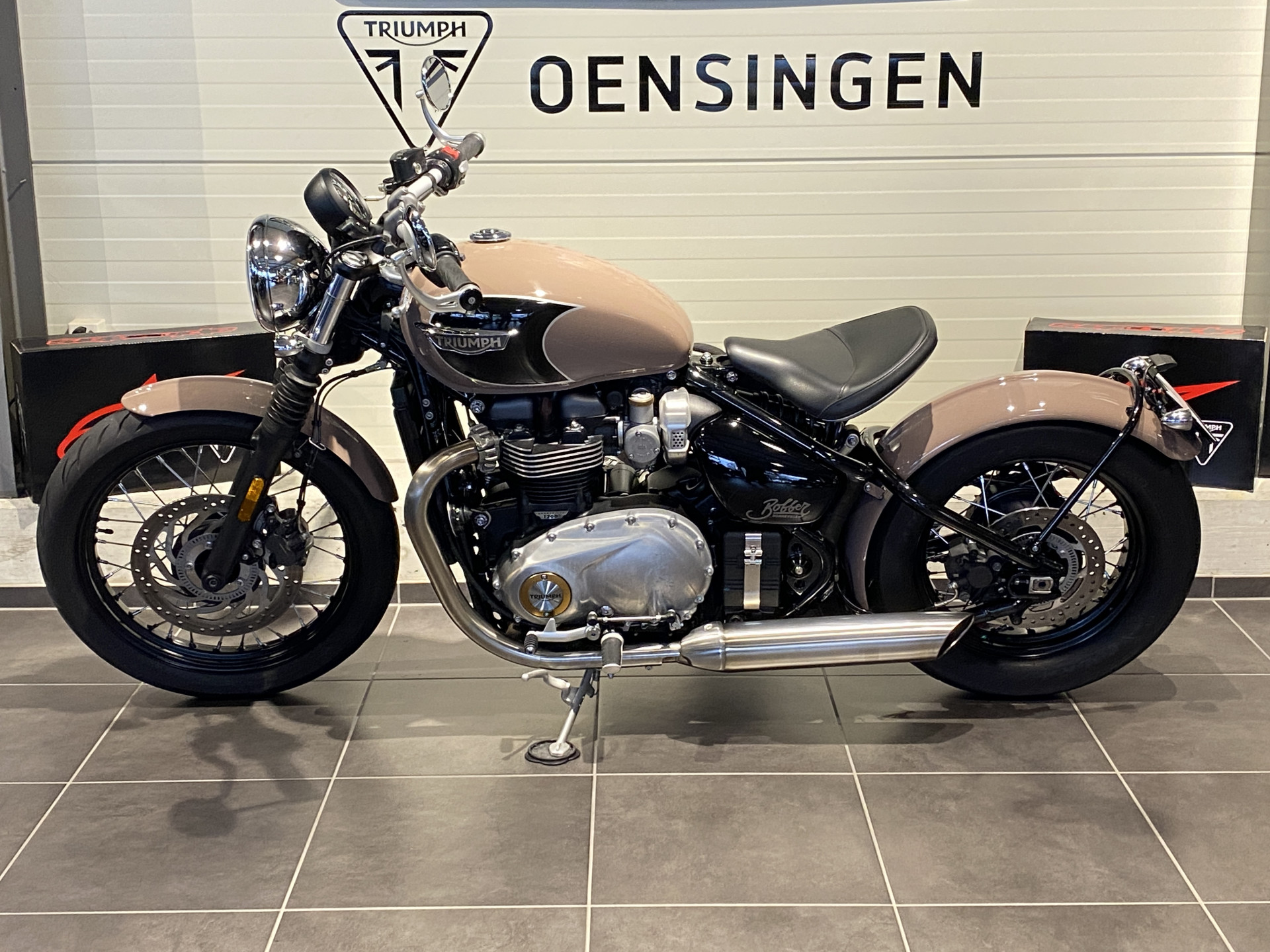 TRIUMPH Bonneville Bobber Black 1200