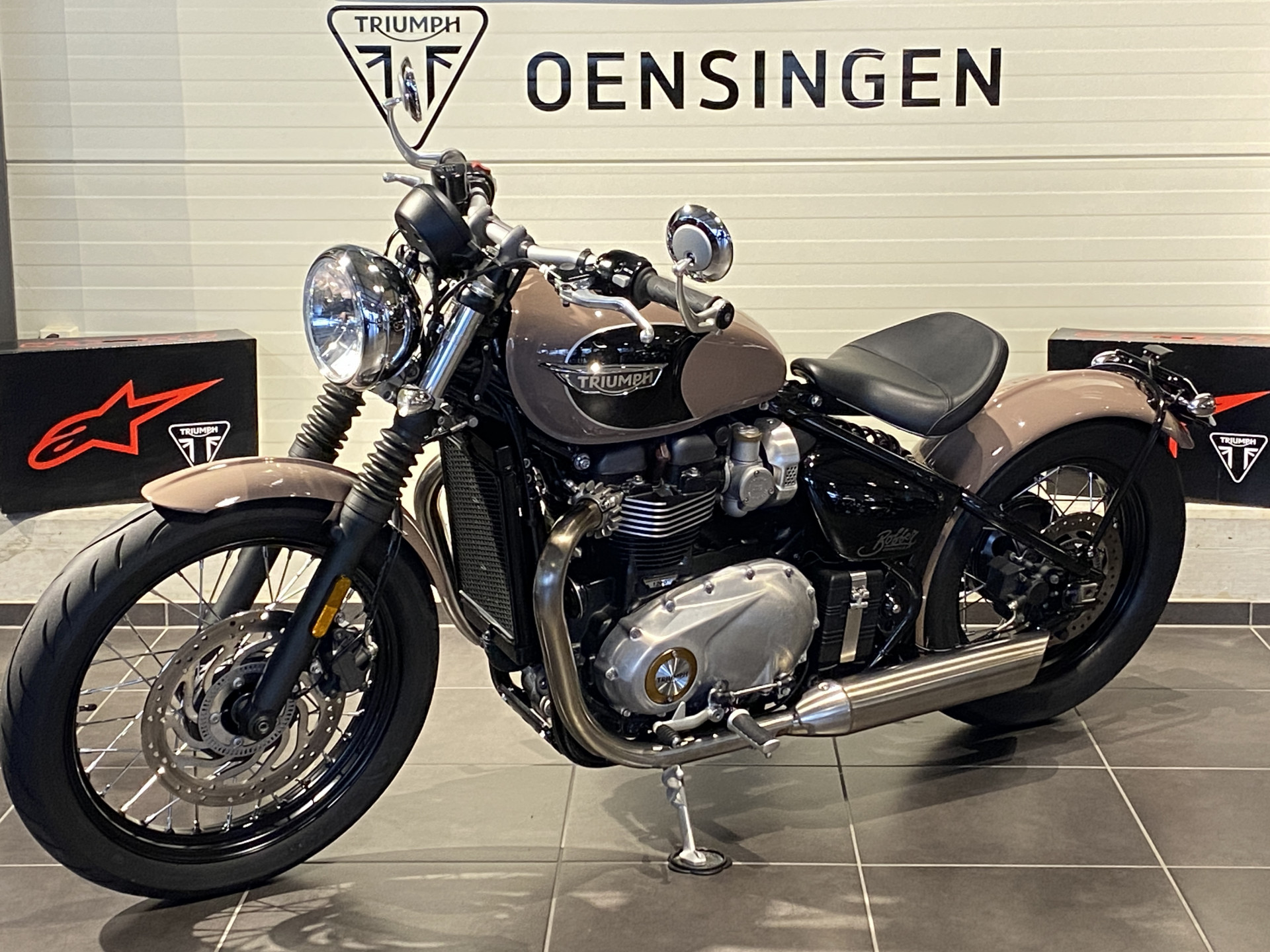 TRIUMPH Bonneville Bobber Black 1200-image-1