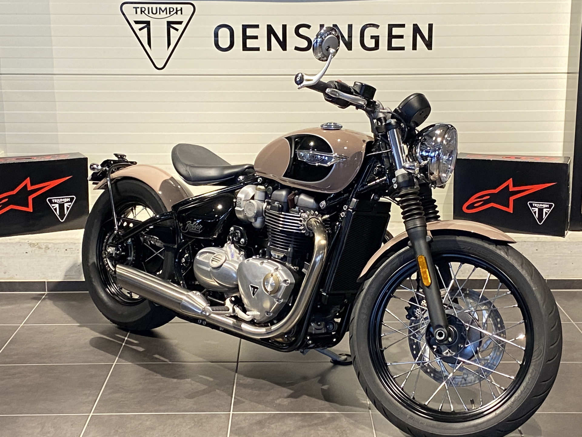 TRIUMPH Bonneville Bobber Black 1200-image-2
