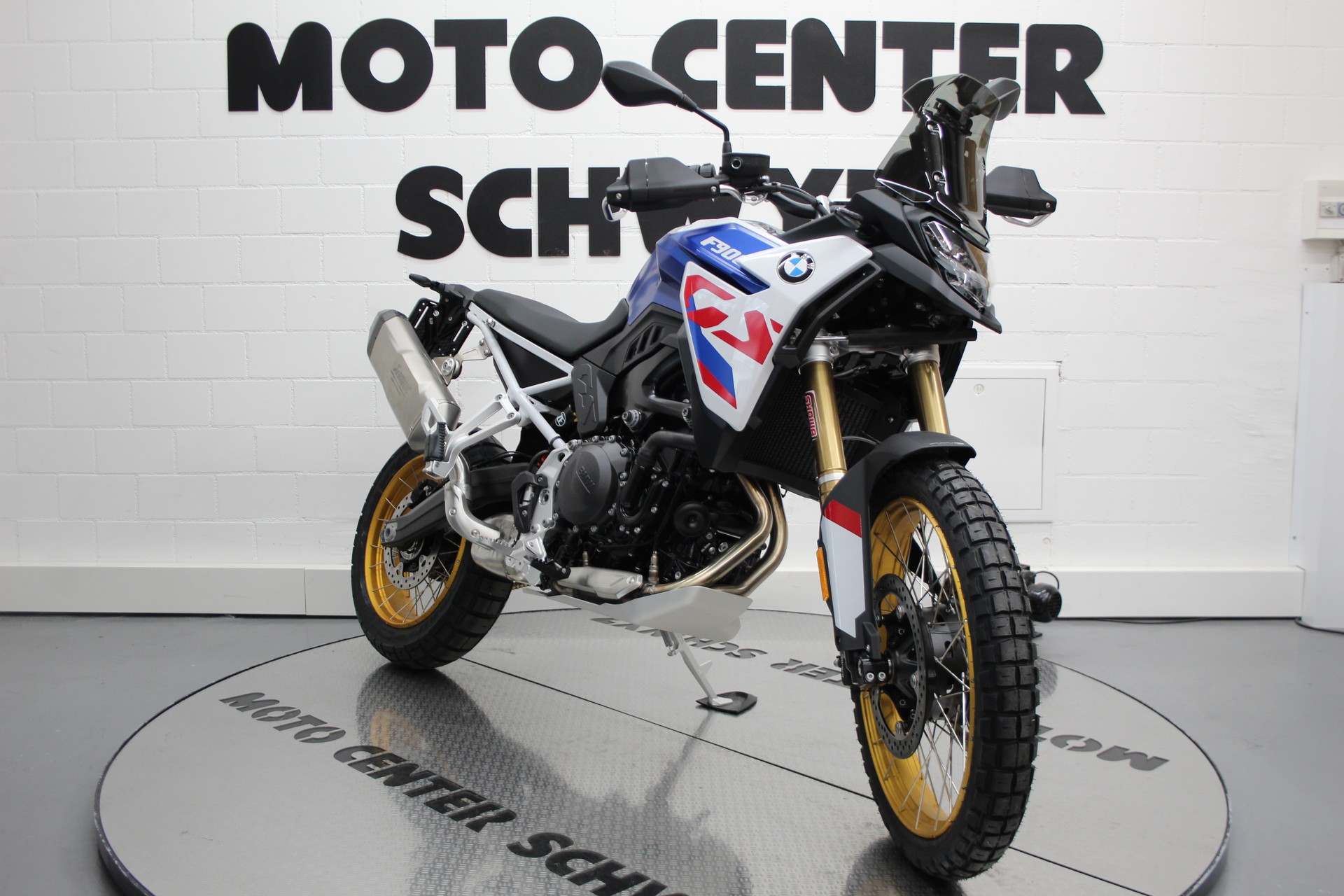 BMW F 900 GS-image-1