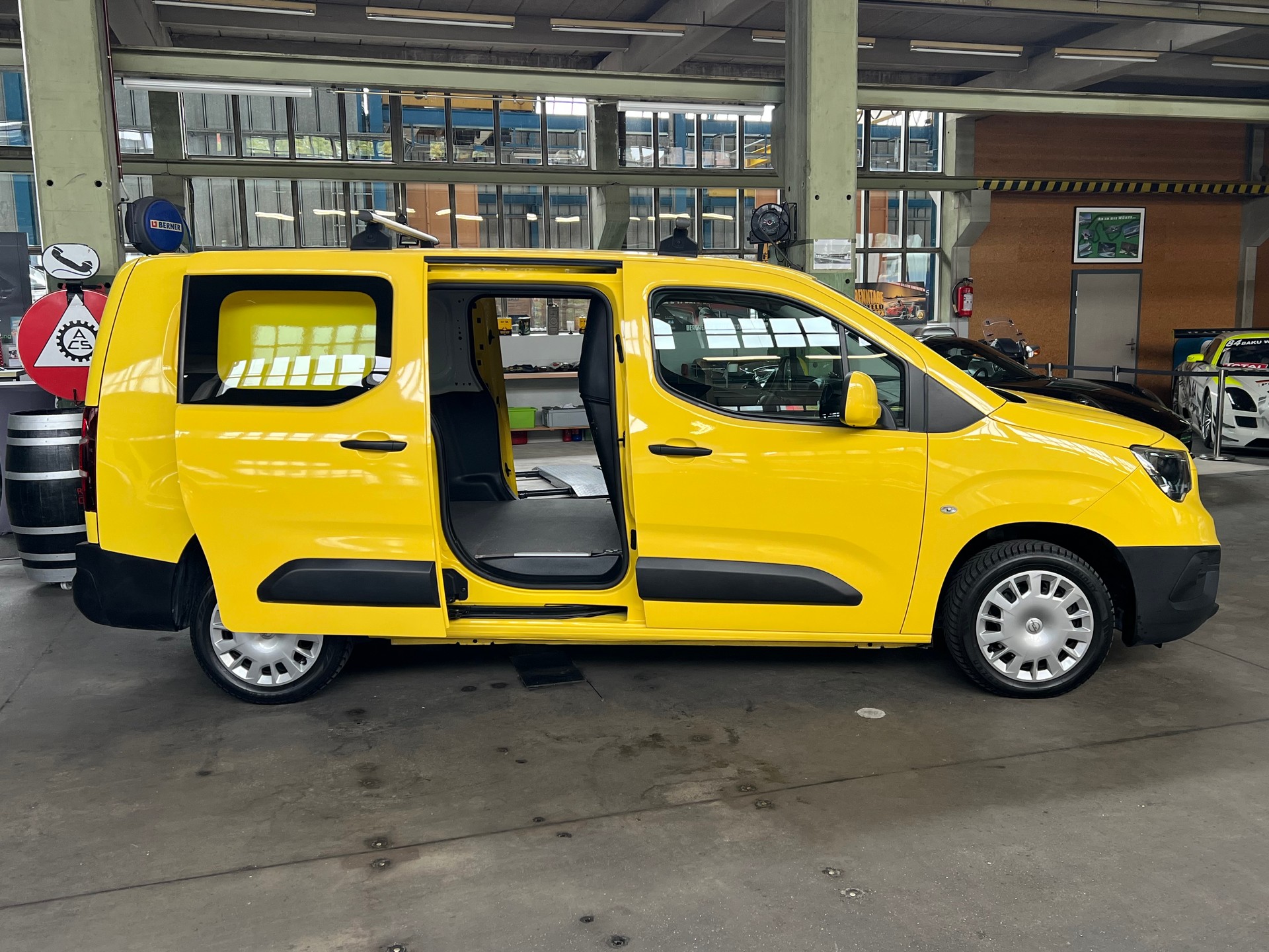 OPEL Combo 1.5 / 102Ps / Nutzlast 831 kg-showroom-element-1