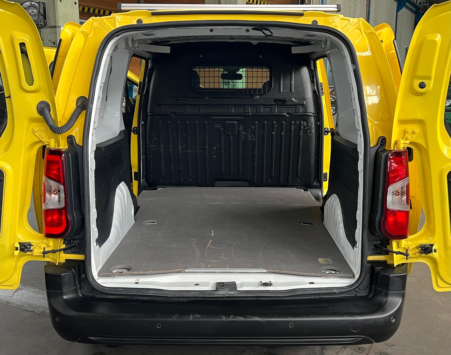 OPEL Combo 1.5 / 102Ps / Nutzlast 831 kg-image-11