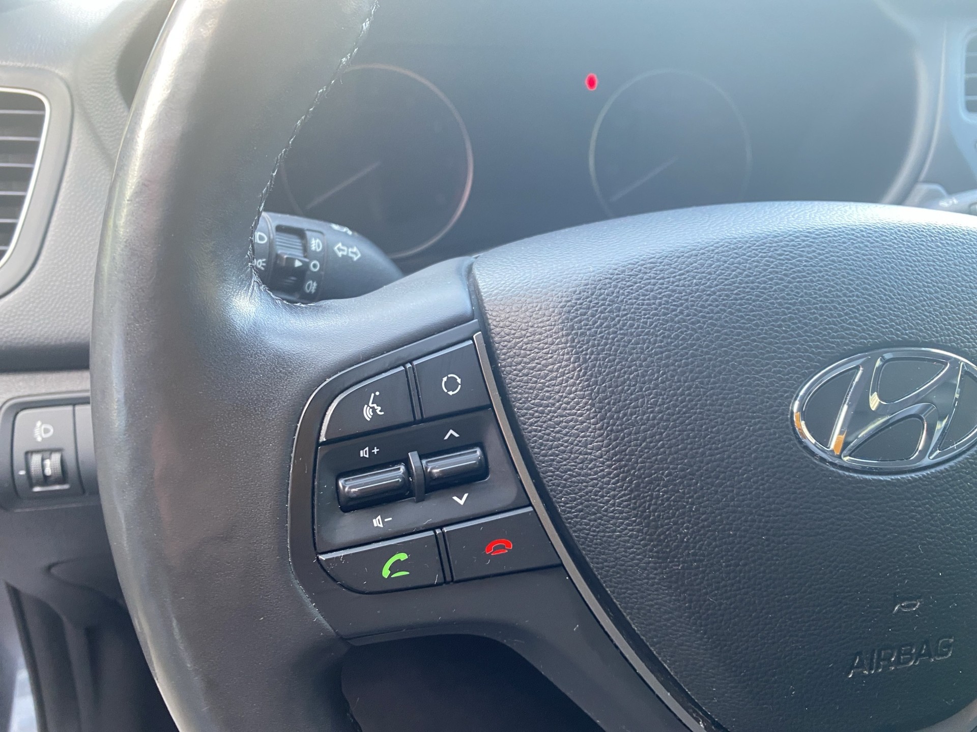 HYUNDAI i20 1.4 Amplia Automatic-image-9