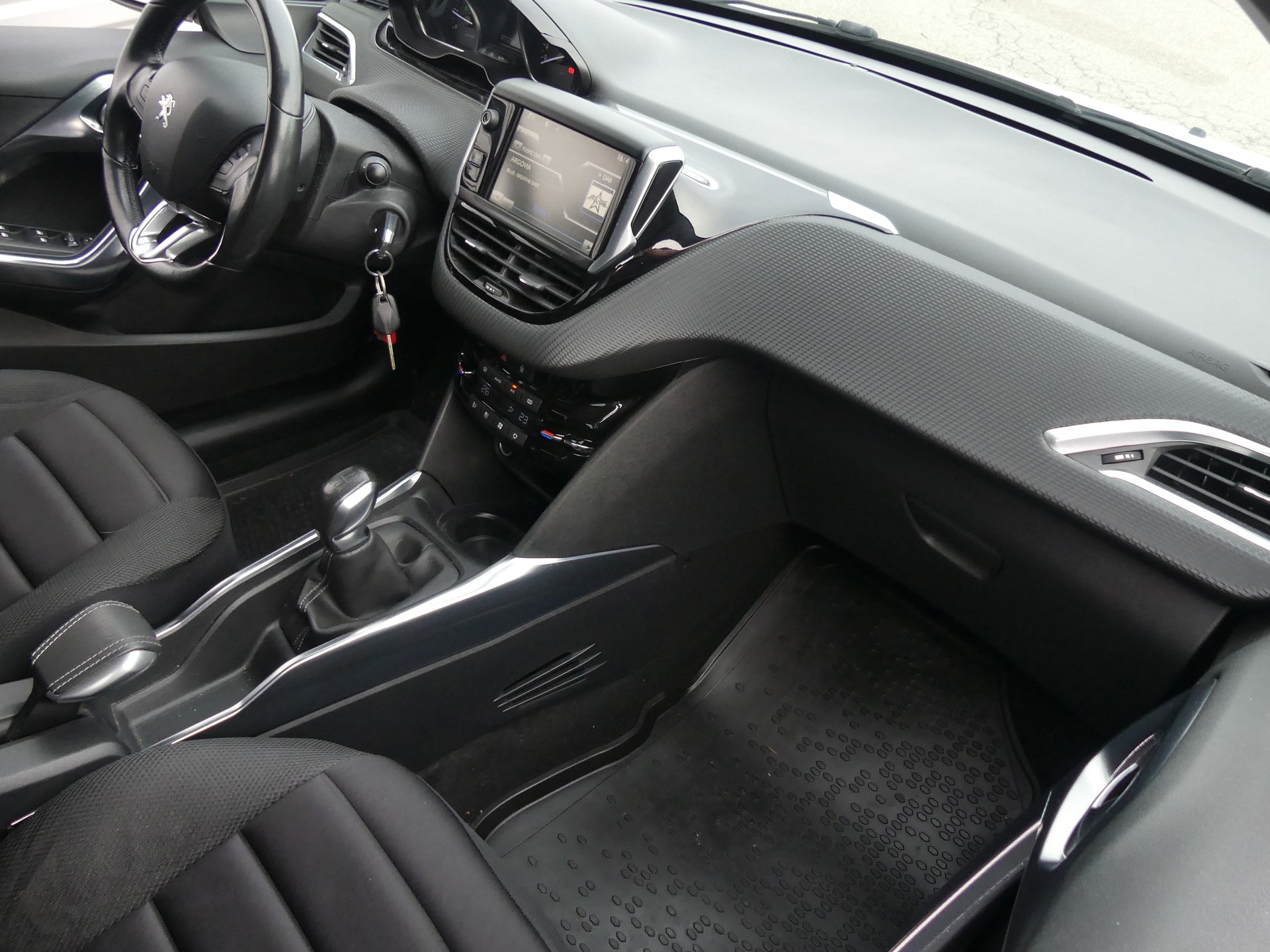 PEUGEOT 2008 1.6 VTI Allure-image-4