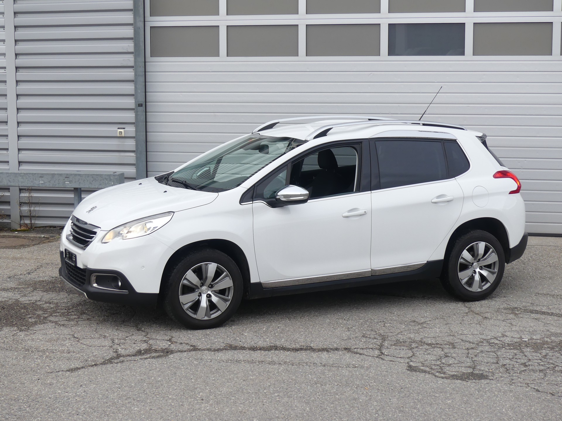 PEUGEOT 2008 1.6 VTI Allure-image-6