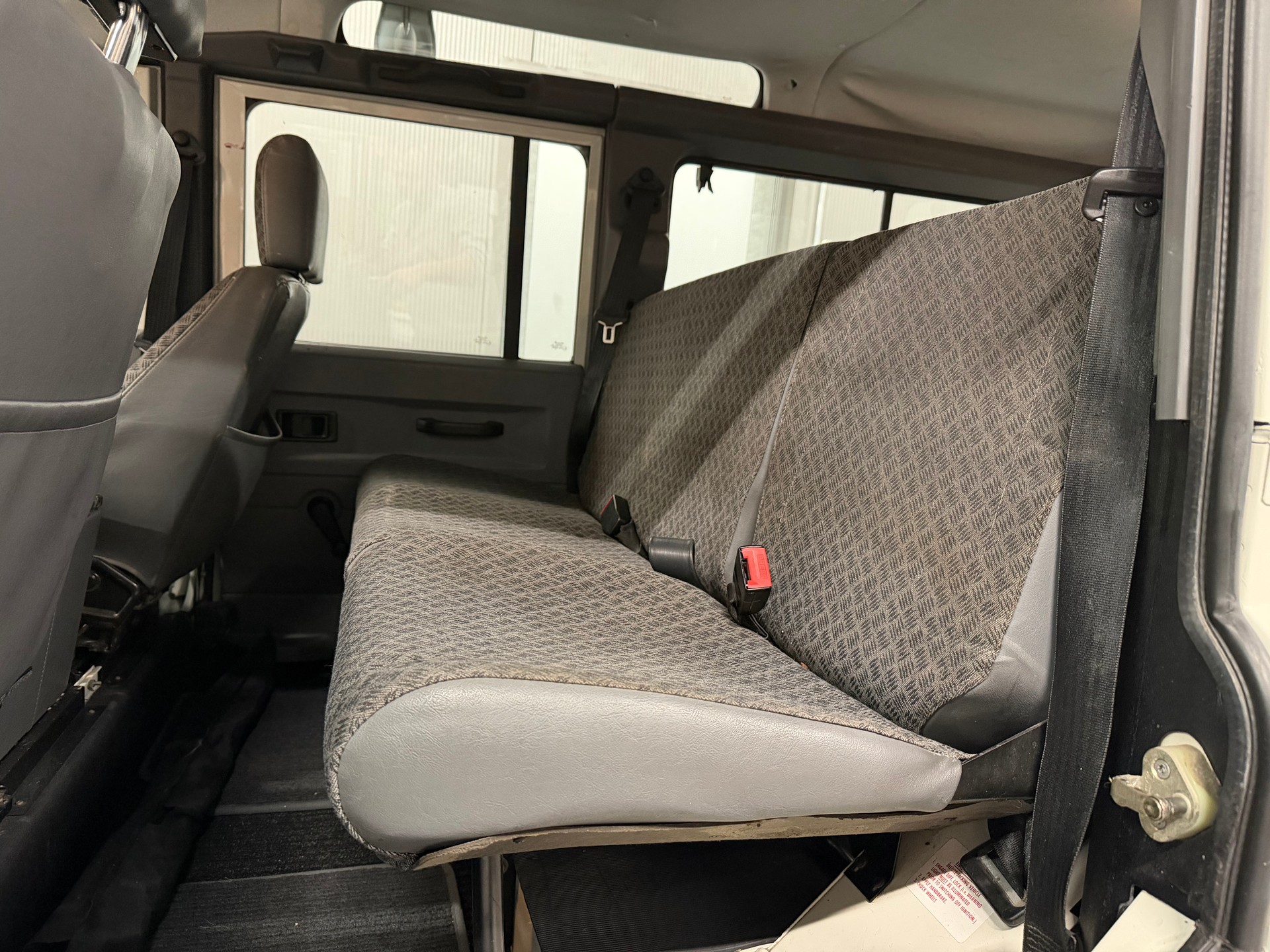 LAND ROVER Defender 110 SW 2.5 Td5-image-9