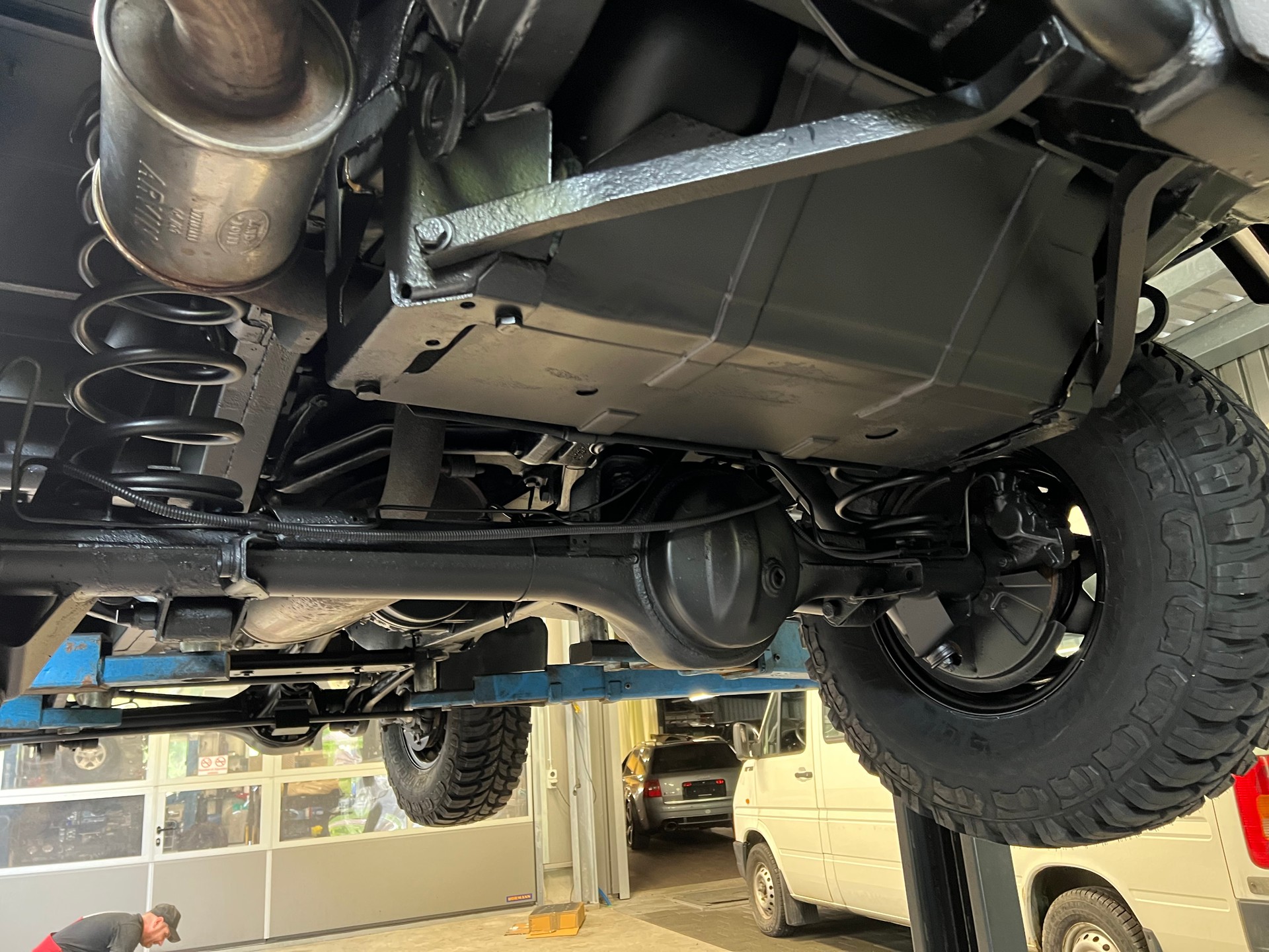 LAND ROVER Defender 110 SW 2.5 Td5-image-14