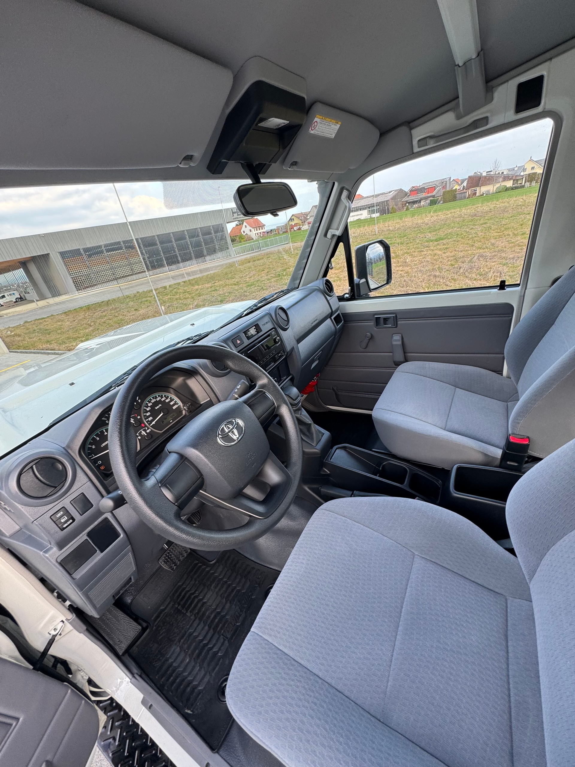TOYOTA Land Cruiser GRJ78 4.0 V6-image-9