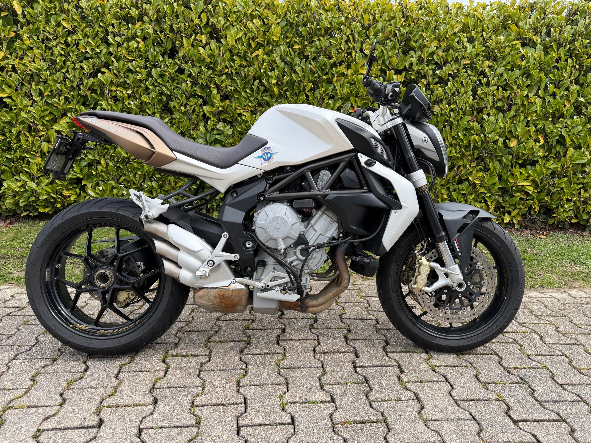 MV AGUSTA B3 Brutale 675 ABS-image-2