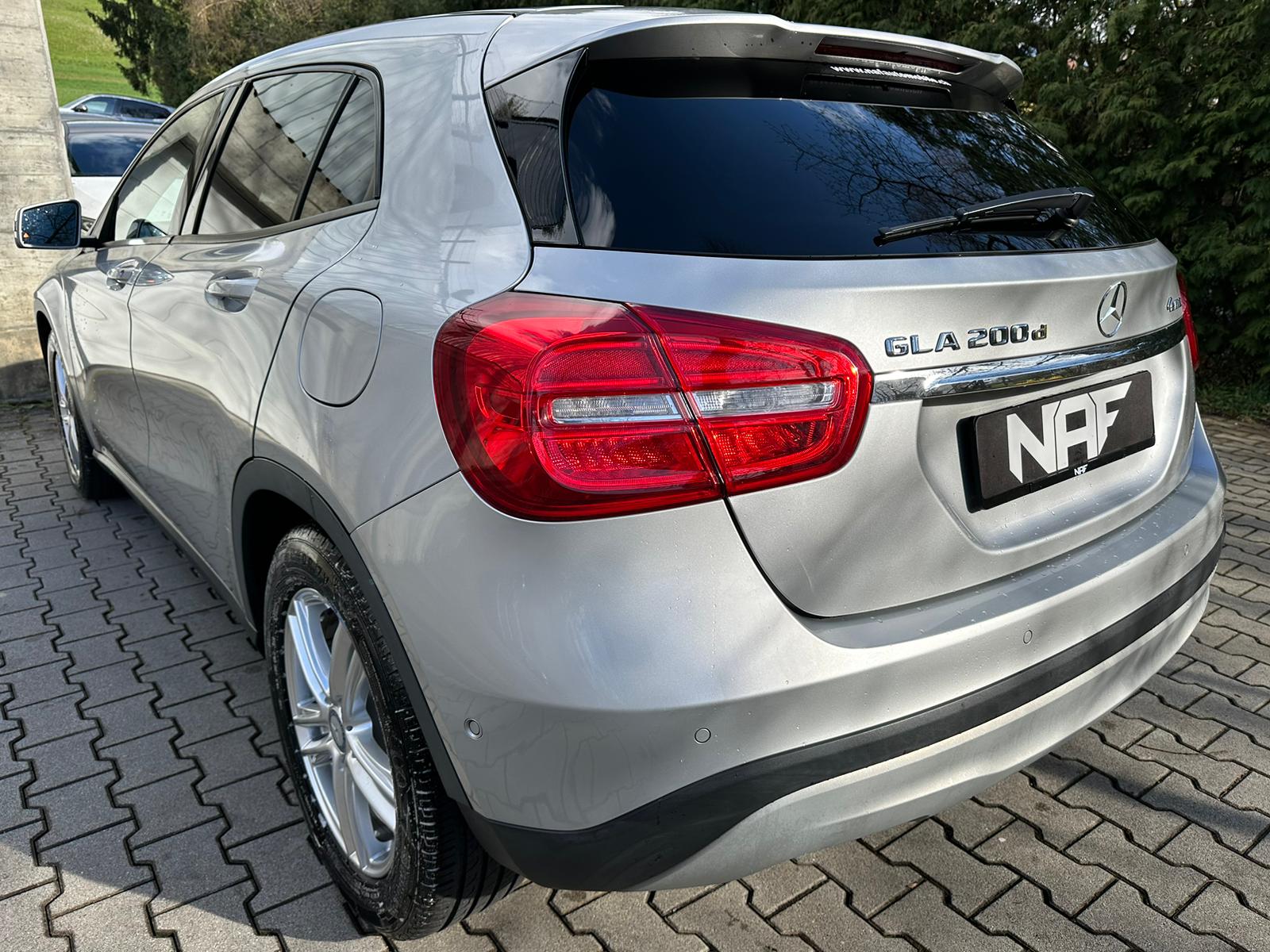 MERCEDES-BENZ GLA 200 CDI Swiss Star Edition 4Matic 7G-DCT-showroom-element-2