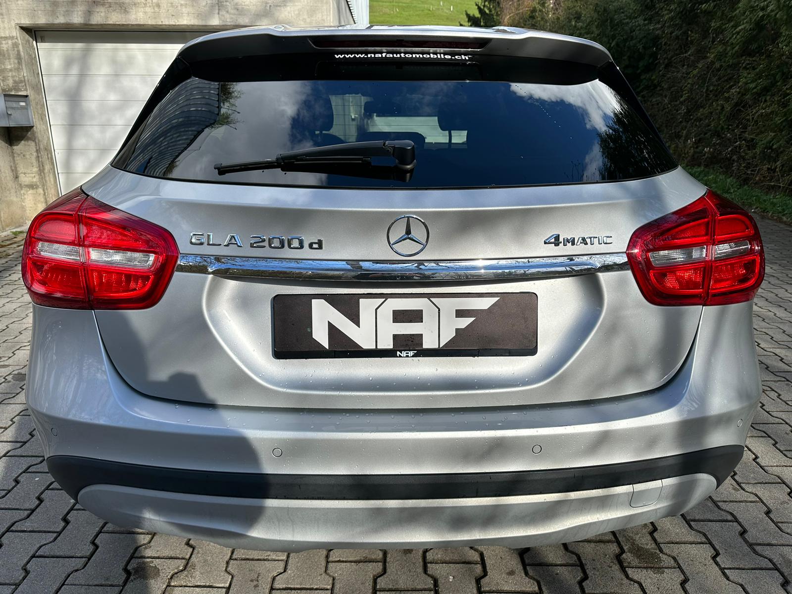 MERCEDES-BENZ GLA 200 CDI Swiss Star Edition 4Matic 7G-DCT-showroom-element-3