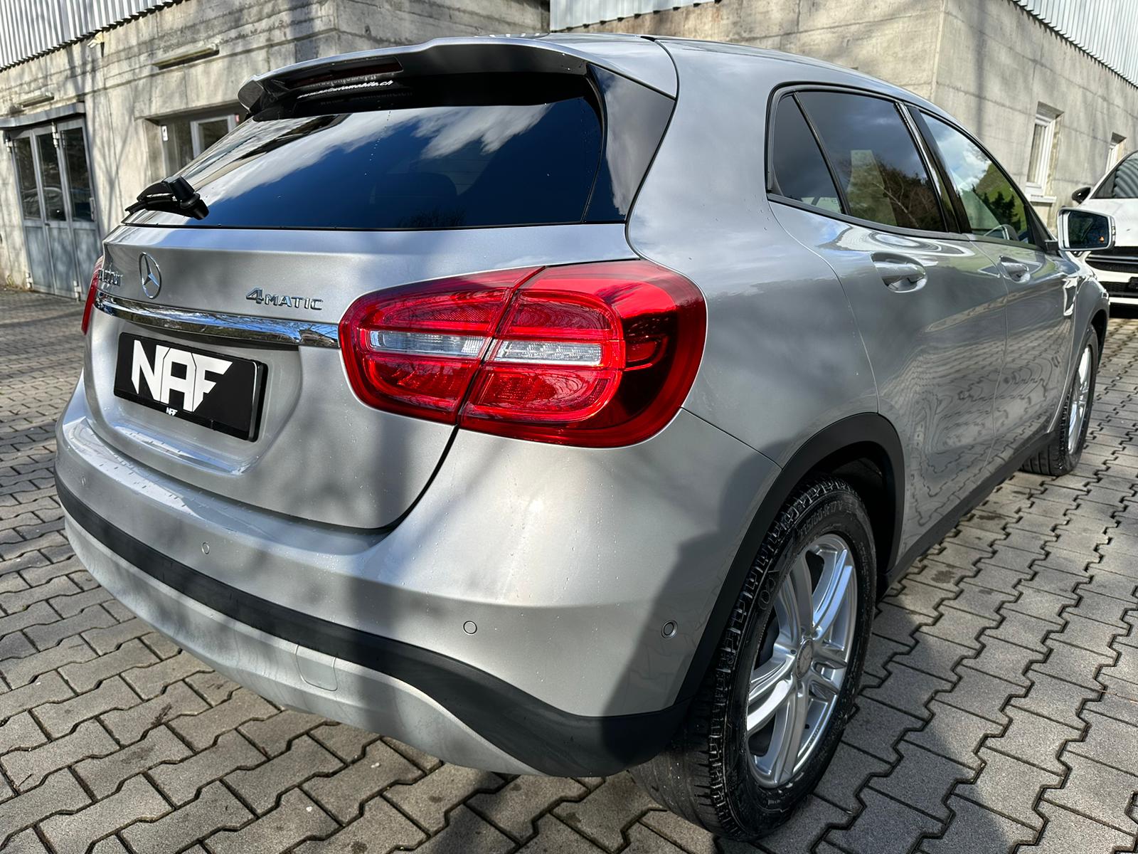 MERCEDES-BENZ GLA 200 CDI Swiss Star Edition 4Matic 7G-DCT-image-4