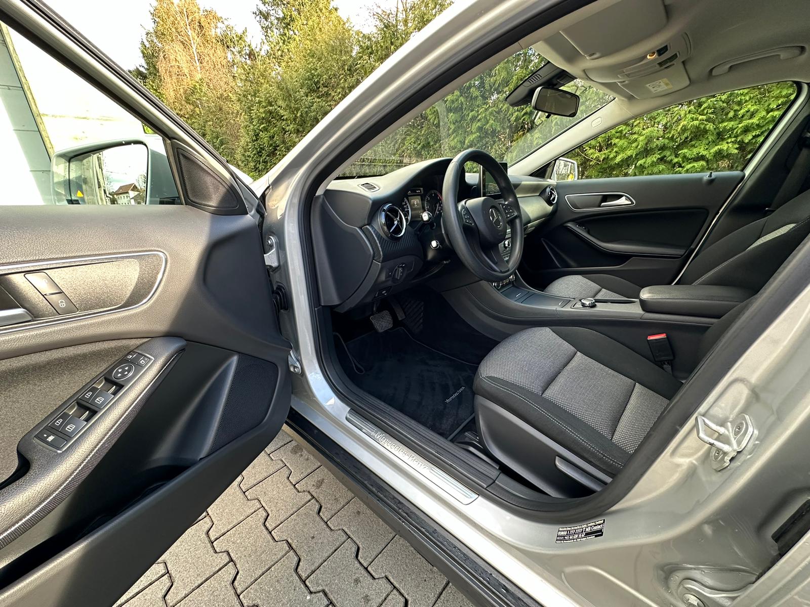 MERCEDES-BENZ GLA 200 CDI Swiss Star Edition 4Matic 7G-DCT-image-9