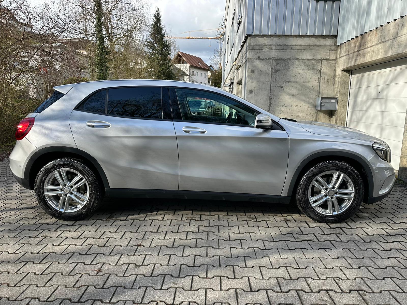 MERCEDES-BENZ GLA 200 CDI Swiss Star Edition 4Matic 7G-DCT-image-5