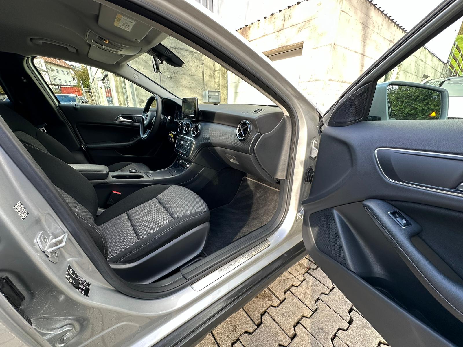 MERCEDES-BENZ GLA 200 CDI Swiss Star Edition 4Matic 7G-DCT-image-15