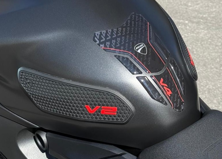 DUCATI Panigale V2-image-12
