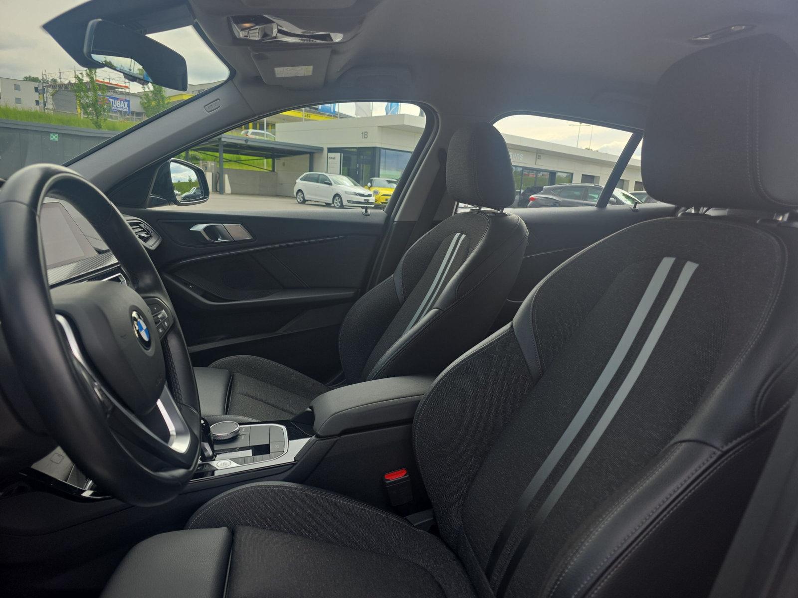 BMW 118i Sport Line Steptronic F40 (CH)-image-19