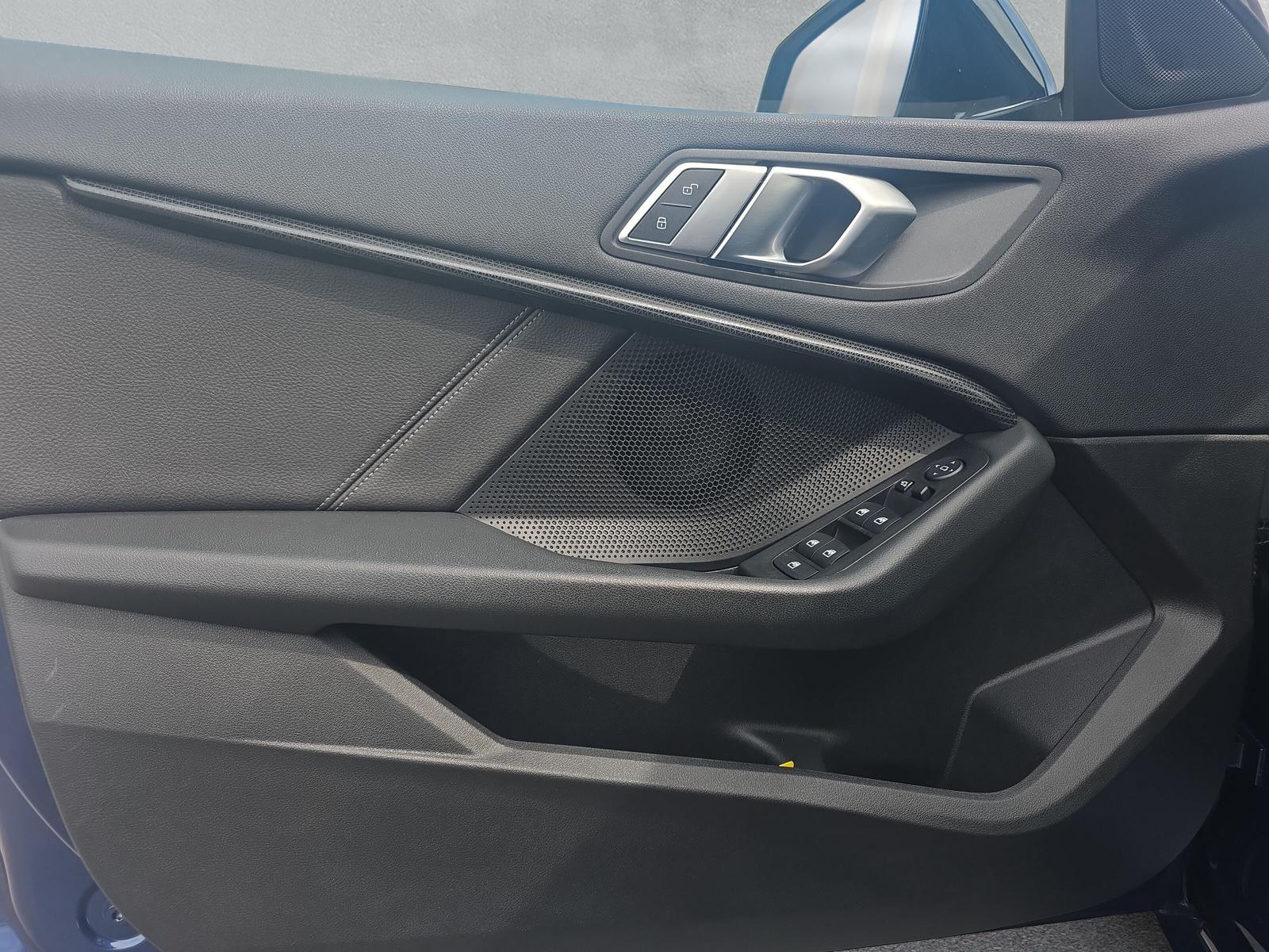 BMW 118i Sport Line Steptronic F40 (CH)-image-16