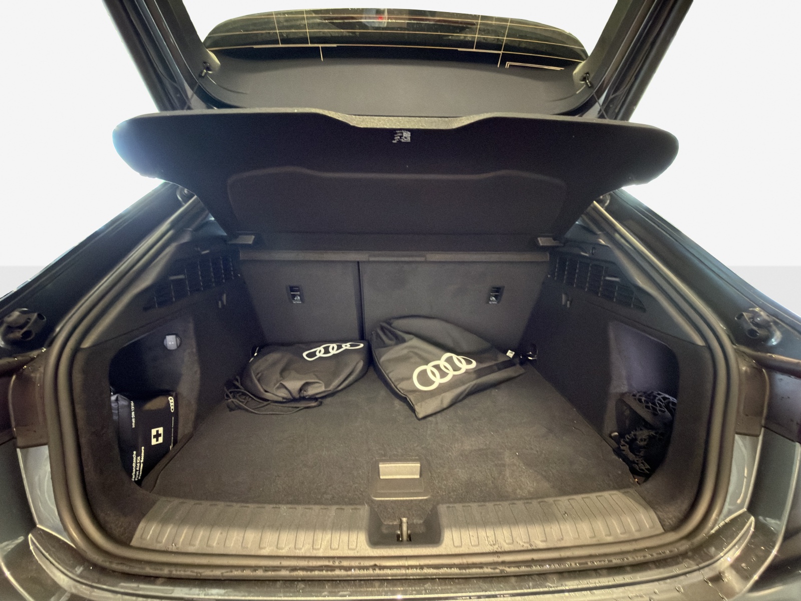 AUDI A3 Sportback TFSI e 200 kW S line Attraction S tronic-image-12