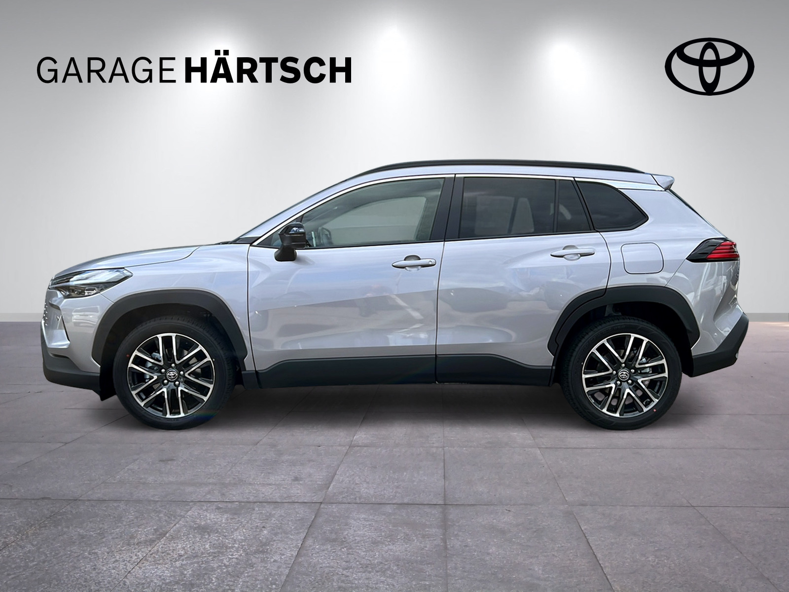 TOYOTA Corolla Cross 2.0 HSD Trend AWD-i-showroom-element-1
