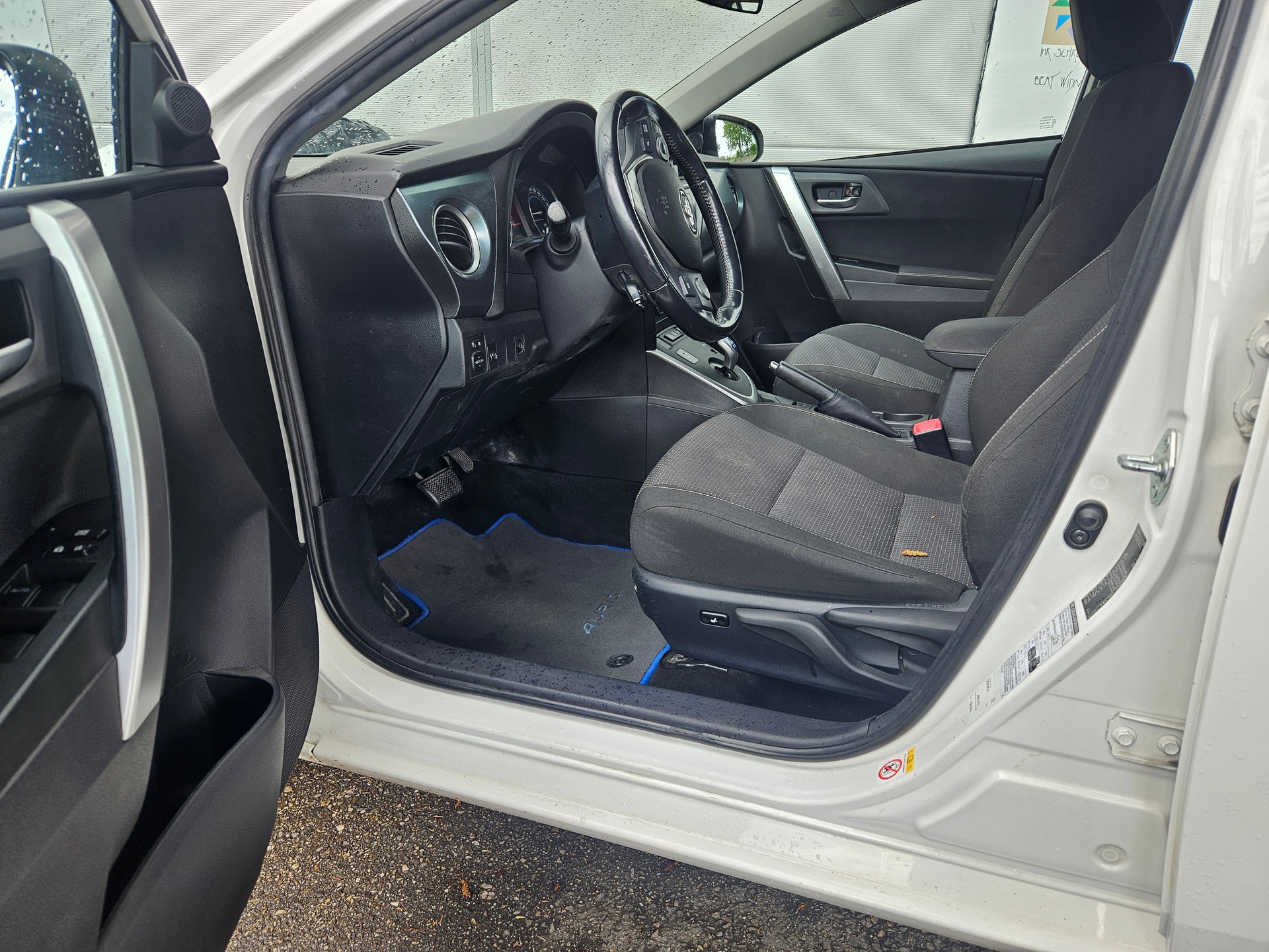 TOYOTA Auris 1.8 16V HSD Linea Sol-image-8