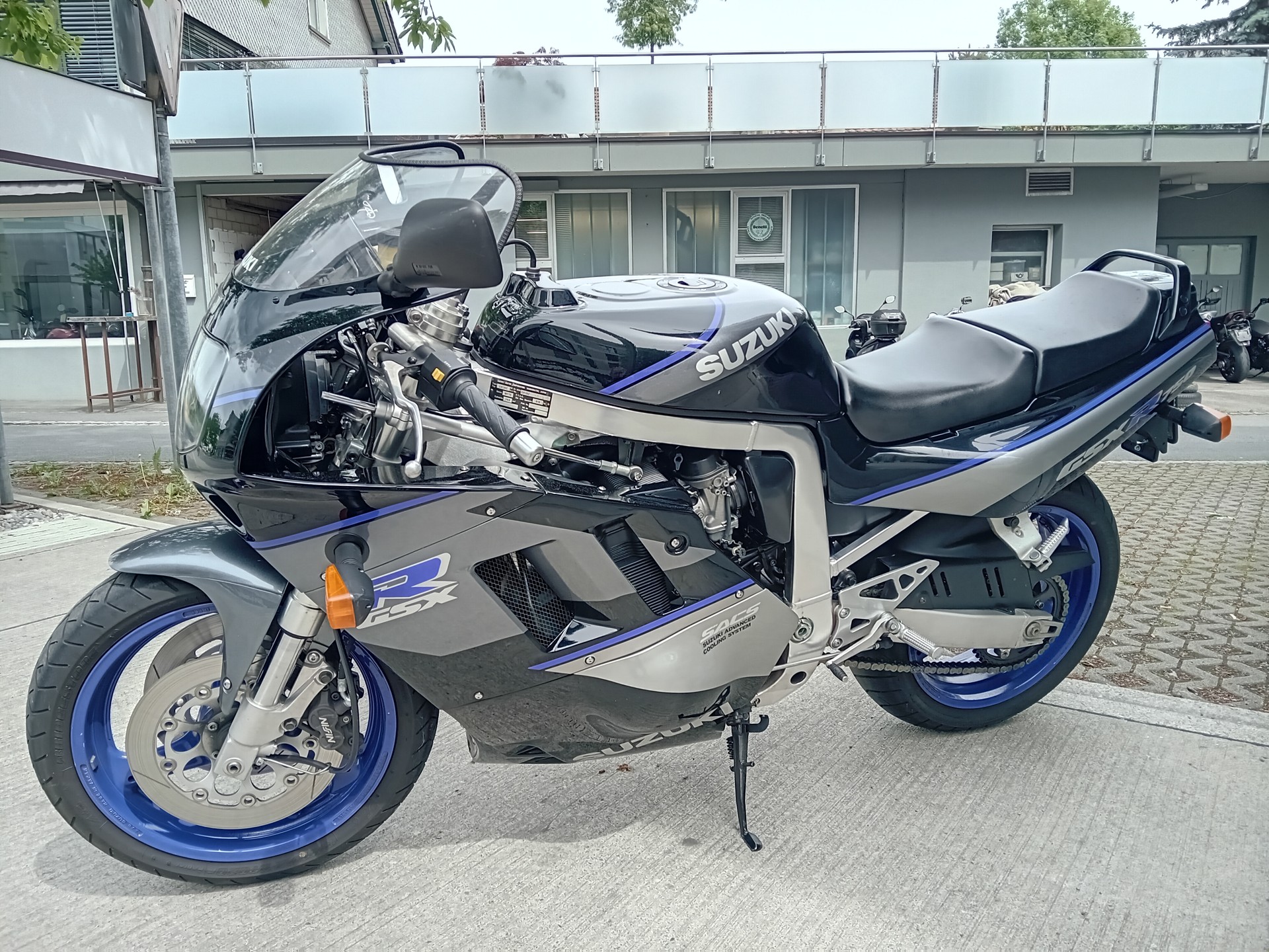 SUZUKI GSX-R 750-image-1