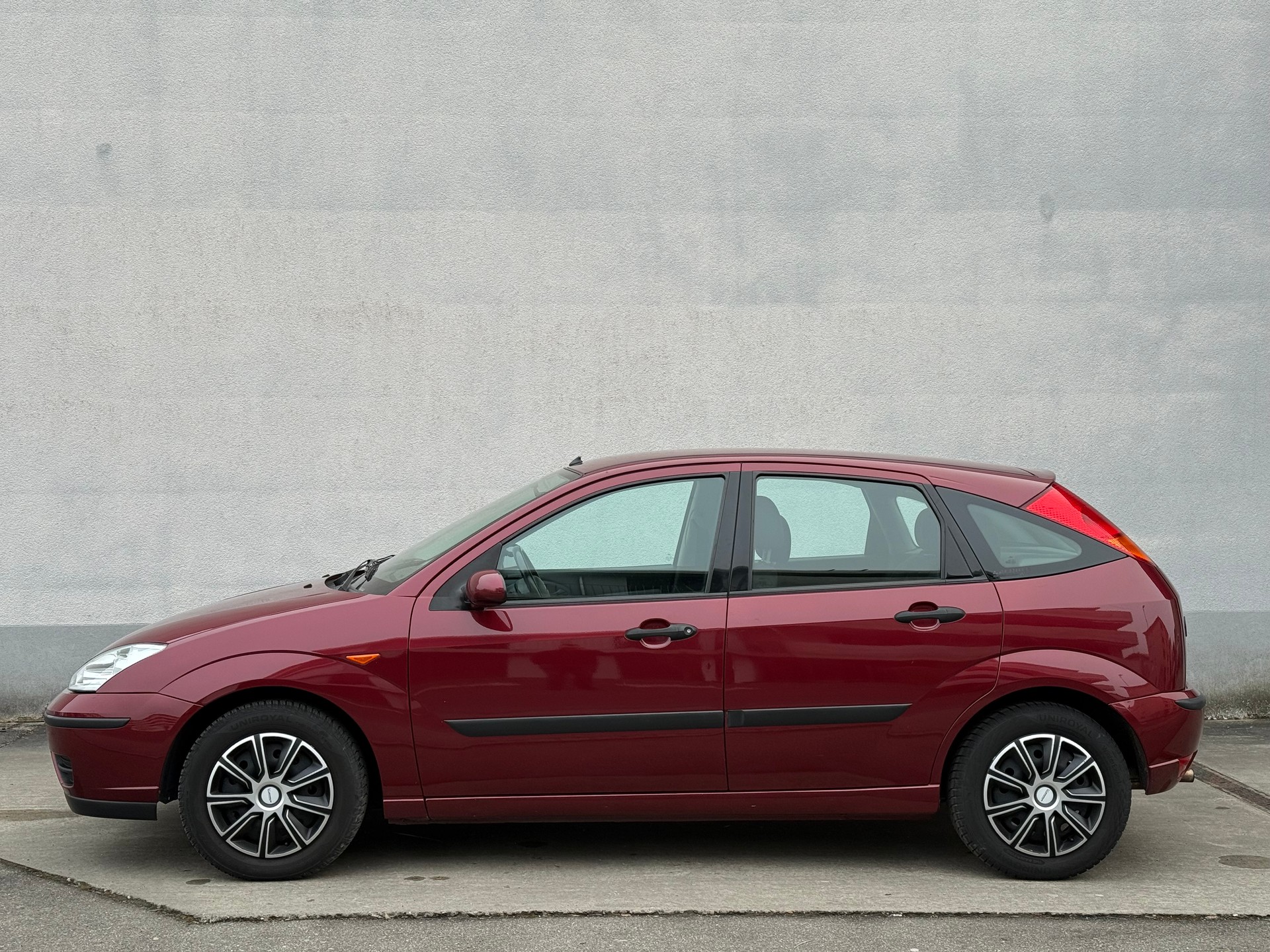 FORD Focus 1.6i 16V Carving-showroom-element-1