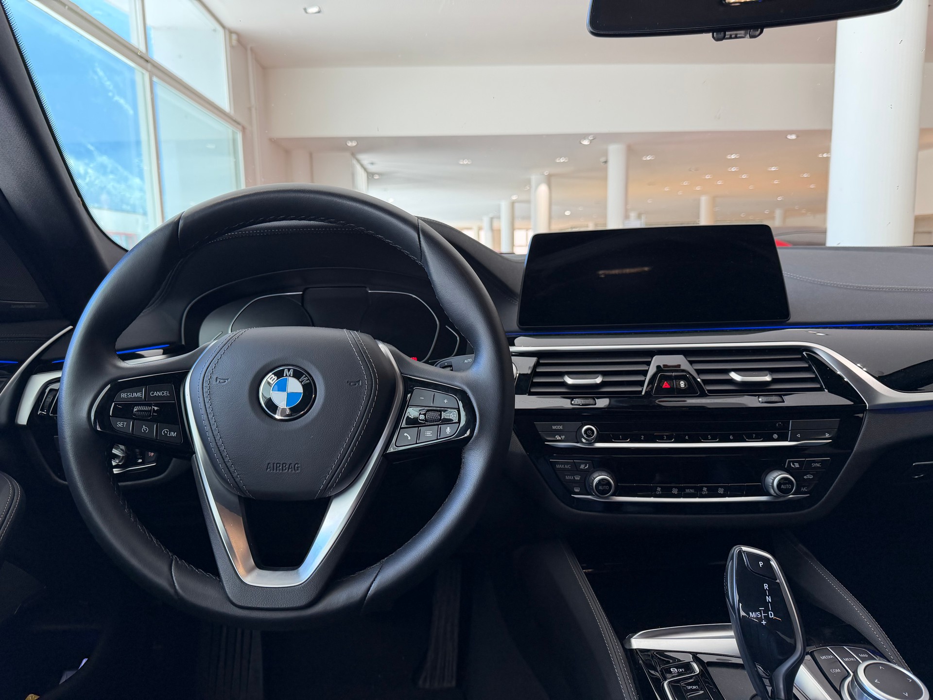 BMW 530i xDrive 48V Luxury Line Steptronic-image-9