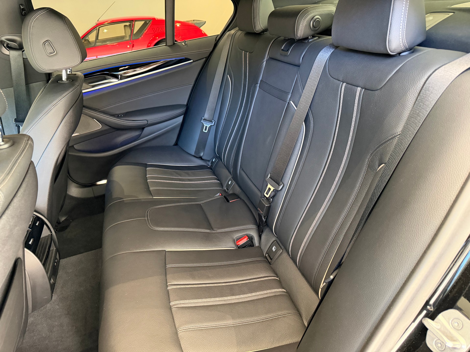 BMW 530i xDrive 48V Luxury Line Steptronic-image-8