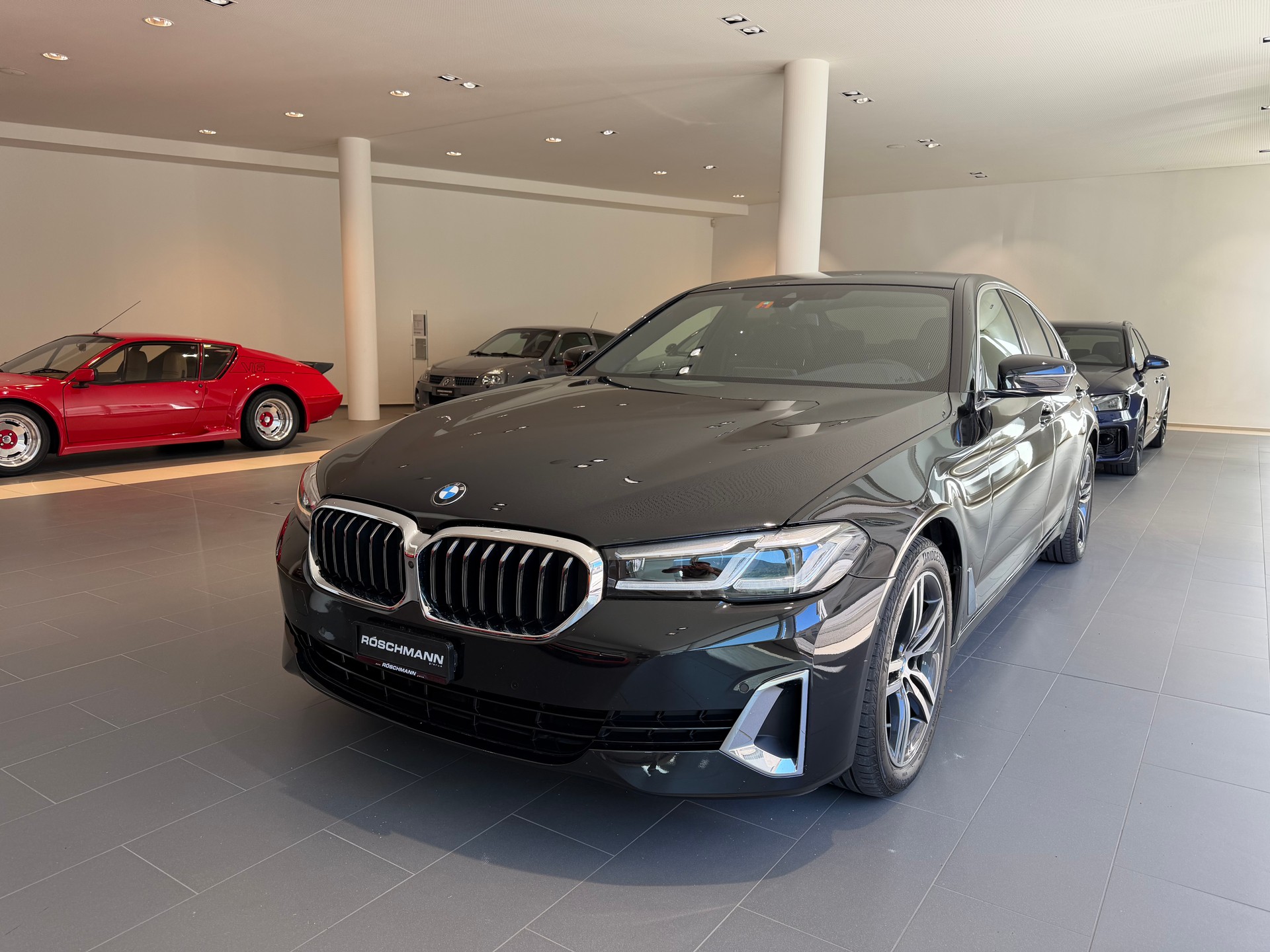 BMW 530i xDrive 48V Luxury Line Steptronic-showroom-element-2